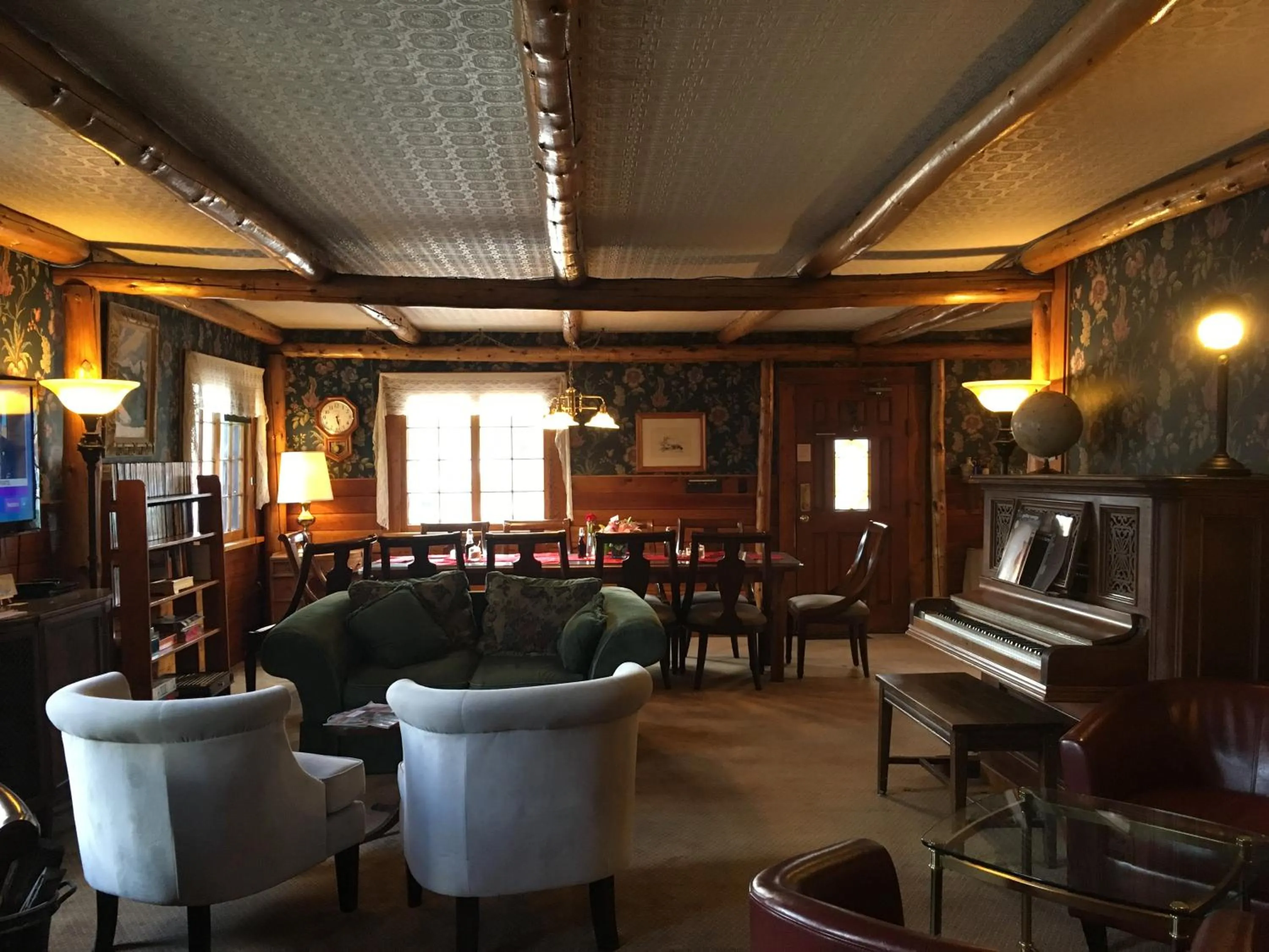 Living room in Frisco Lodge