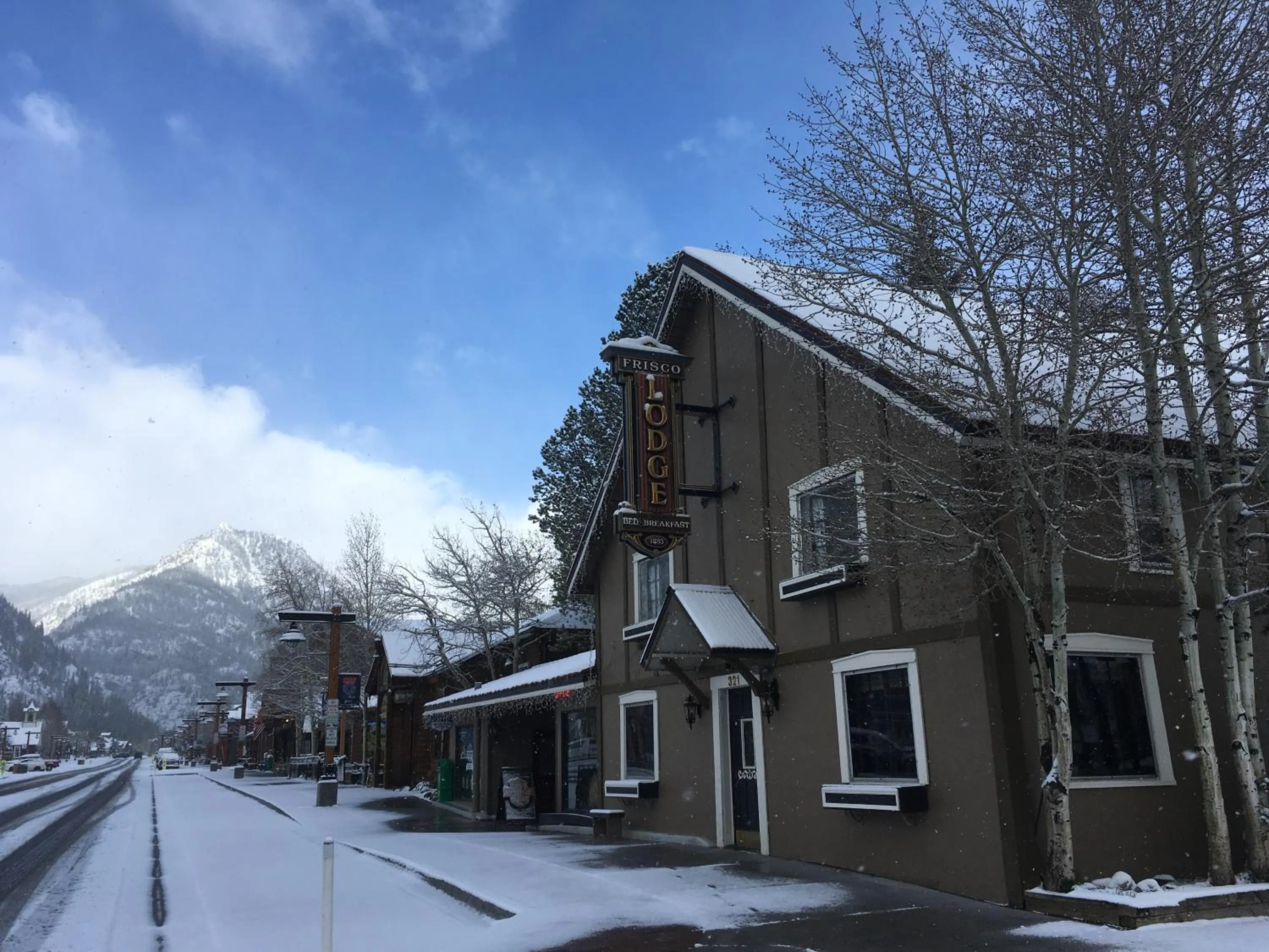 Facade/entrance in Frisco Lodge