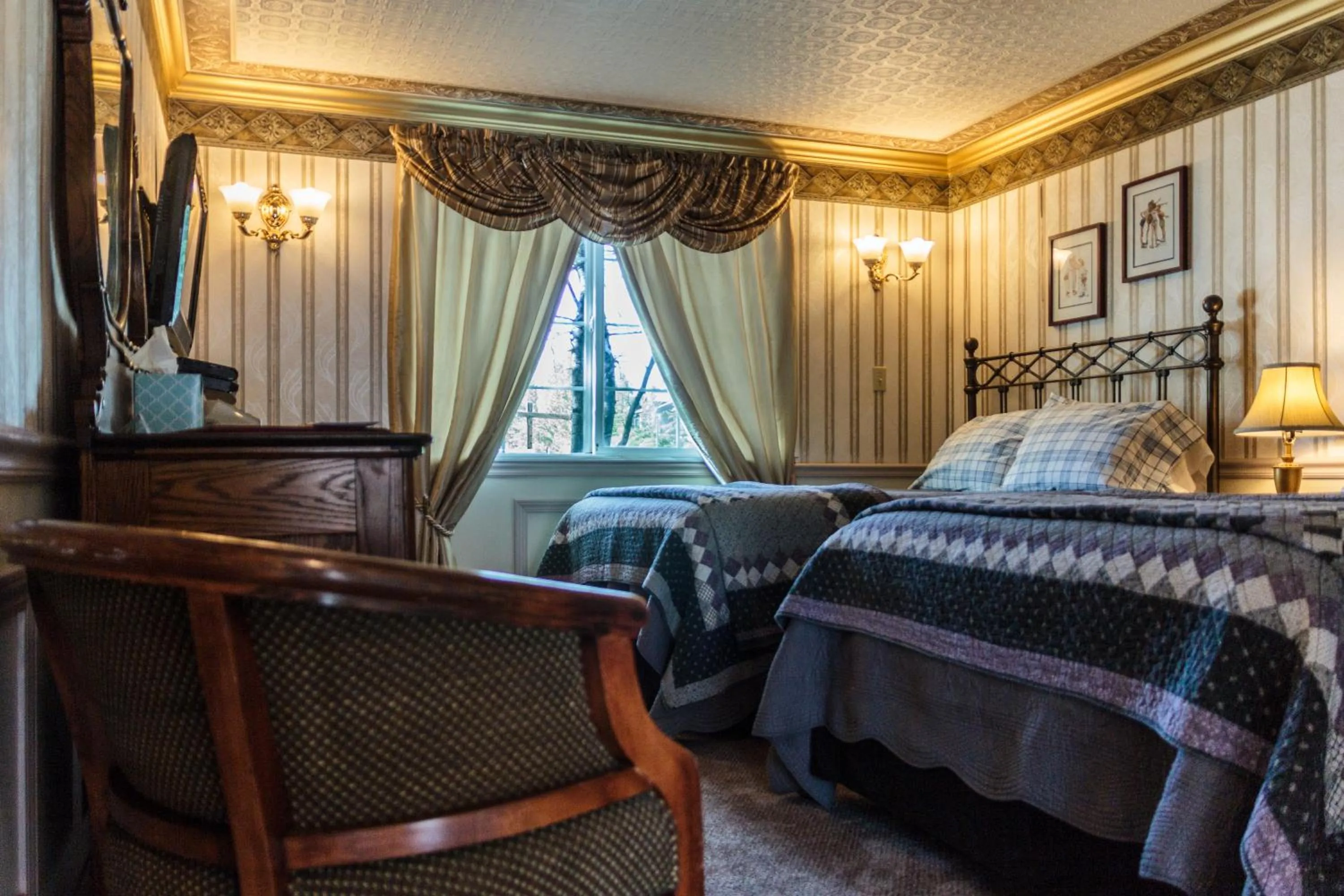Bed in Frisco Lodge