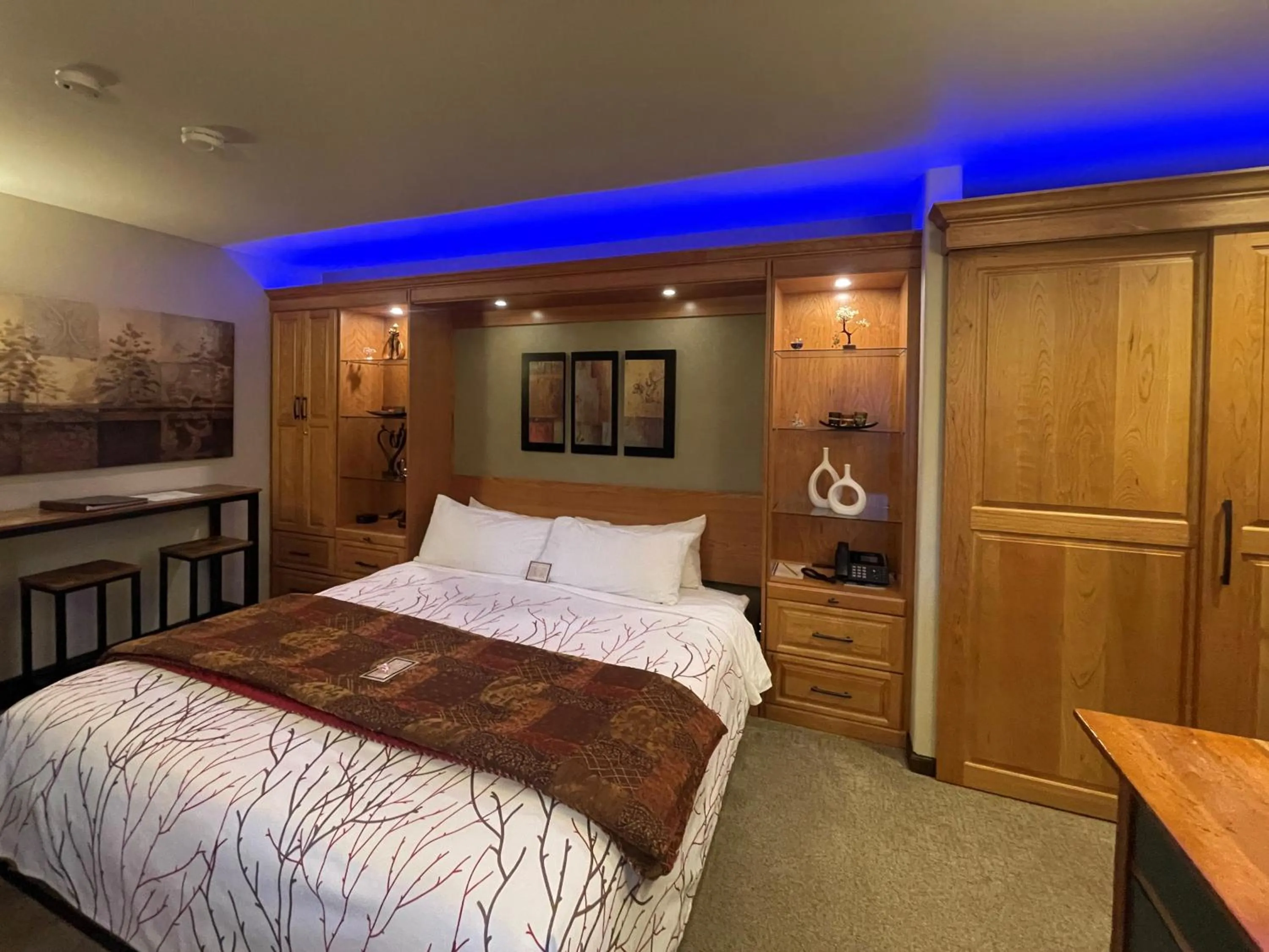 Bed in Frisco Inn on Galena