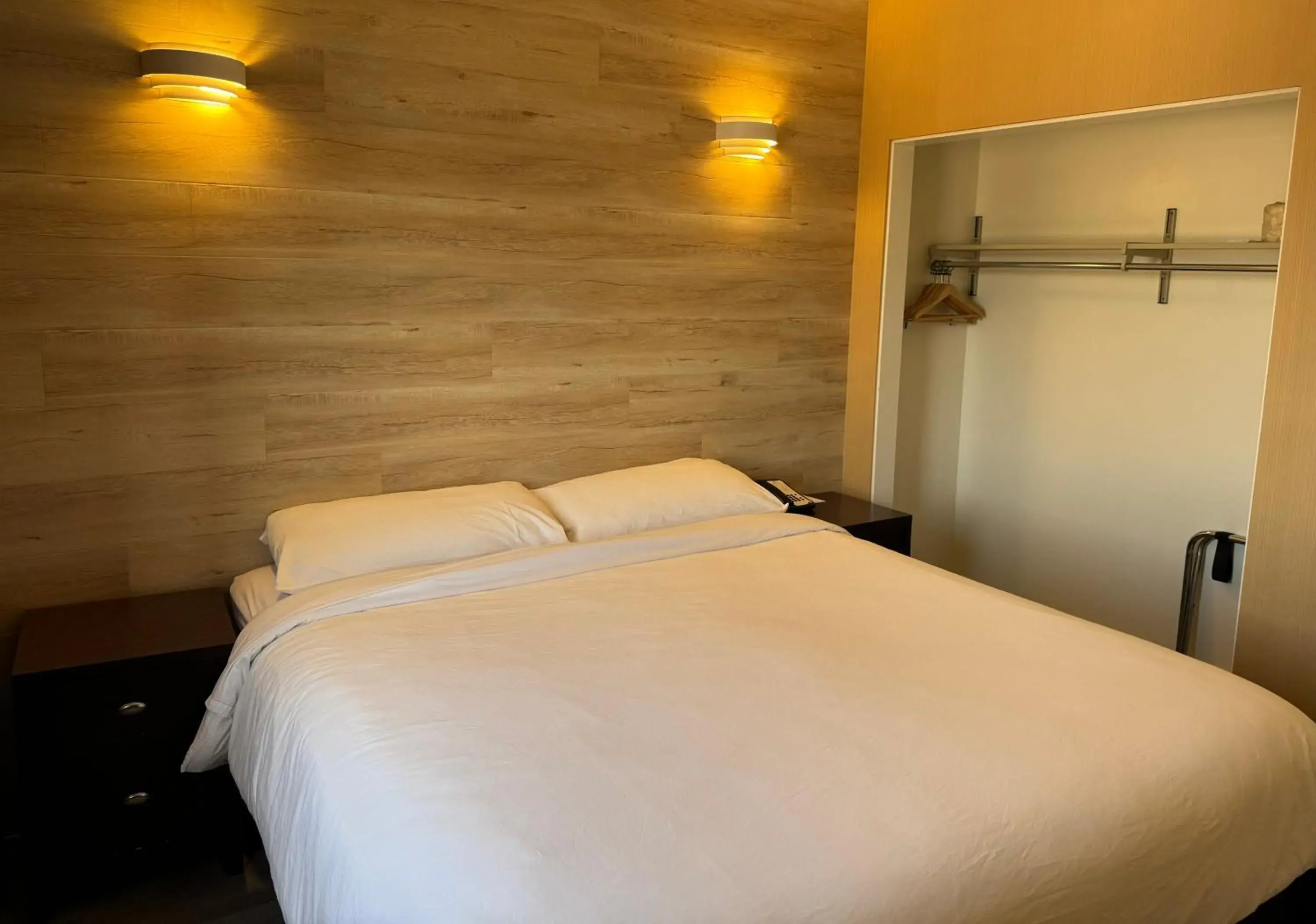 Bedroom, Bed in Garden Suite Hotel and Resort Bedroom, Bed in Garden Suite Hotel and Resort