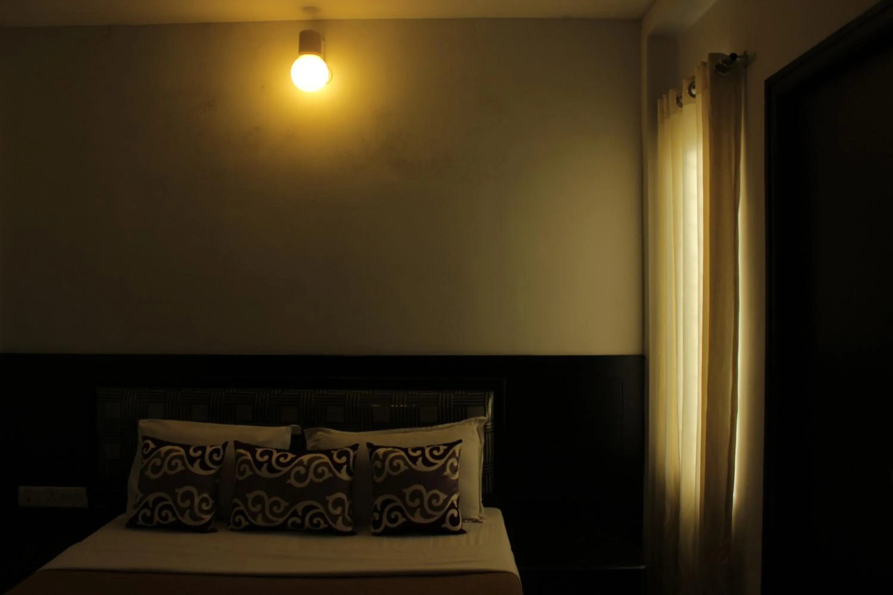 Day, Bed in Mount Residency