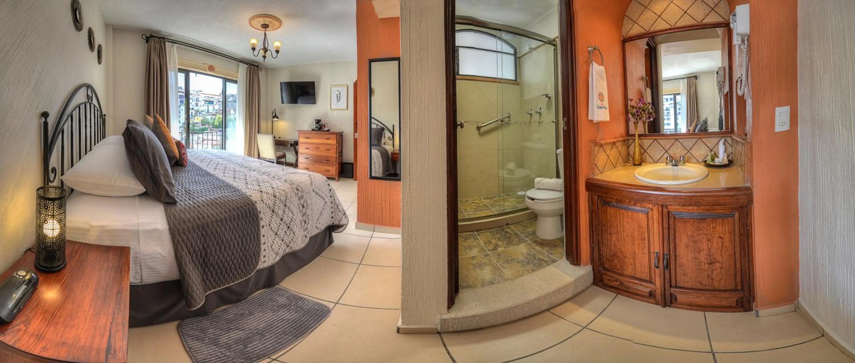 Bathroom, Bed in Hotel Santa Paula