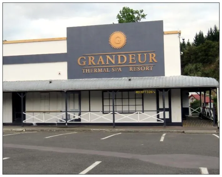 Facade/entrance in Grandeur Thermal Spa Resort
