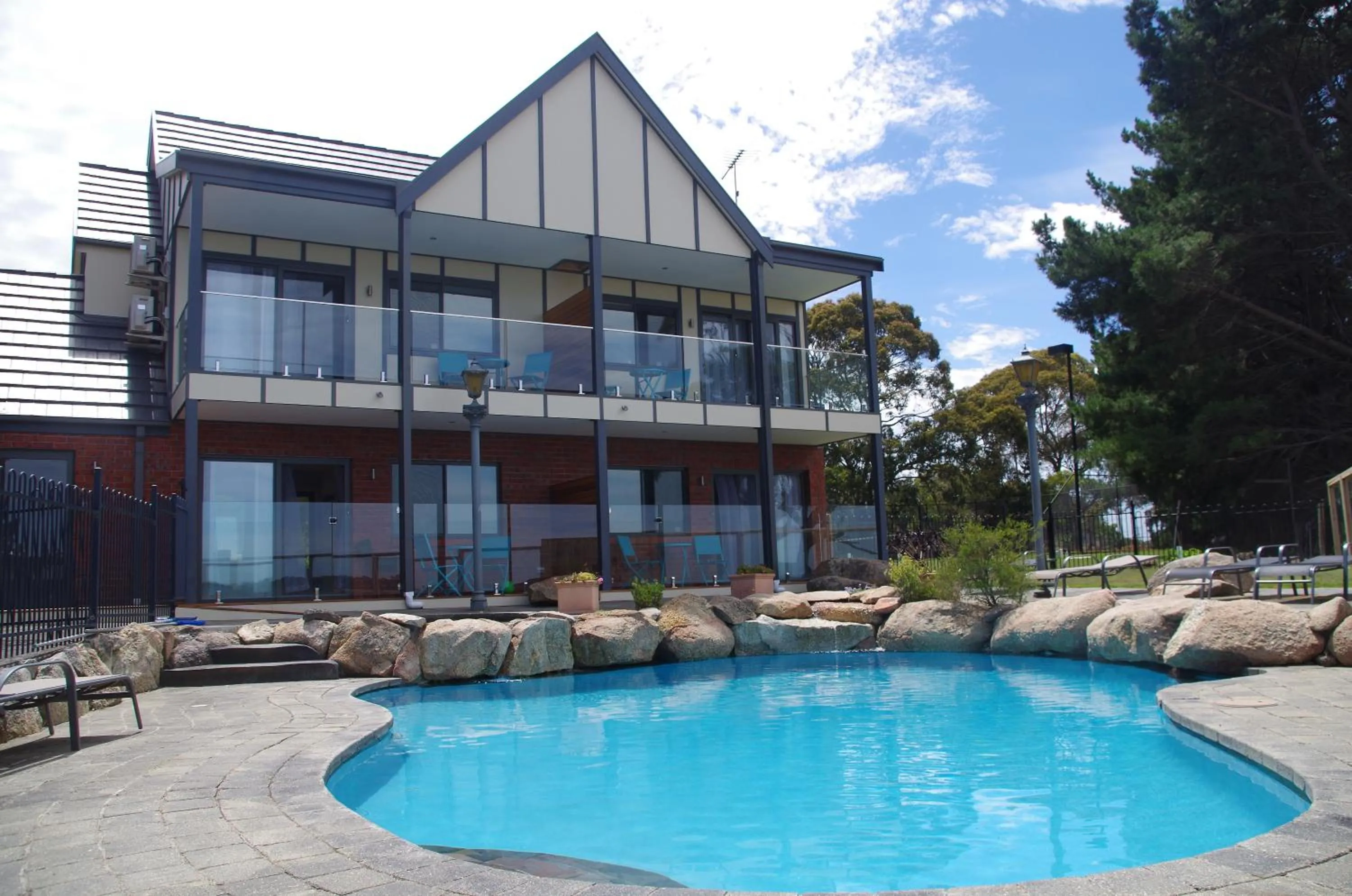 Swimming pool in The View on Grossmans