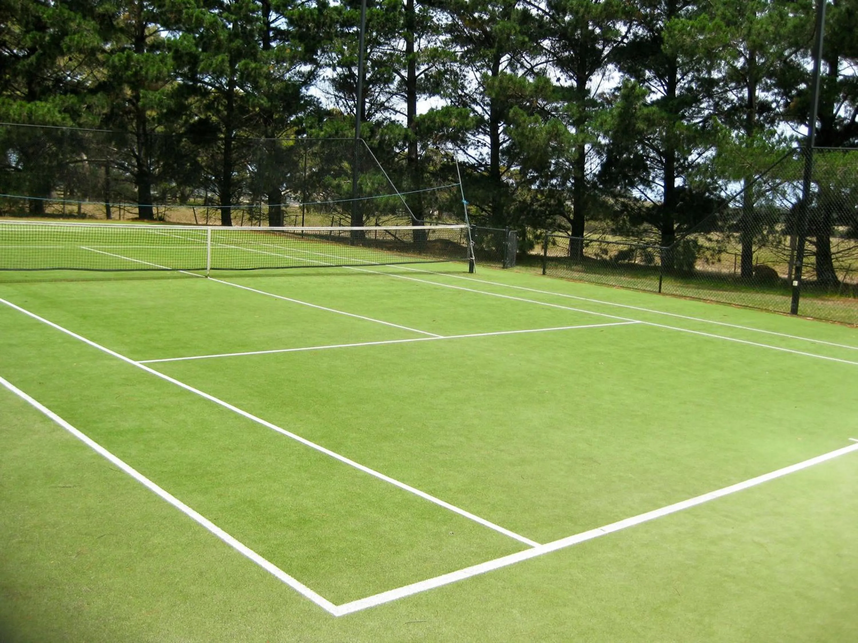 Tennis court in The View on Grossmans