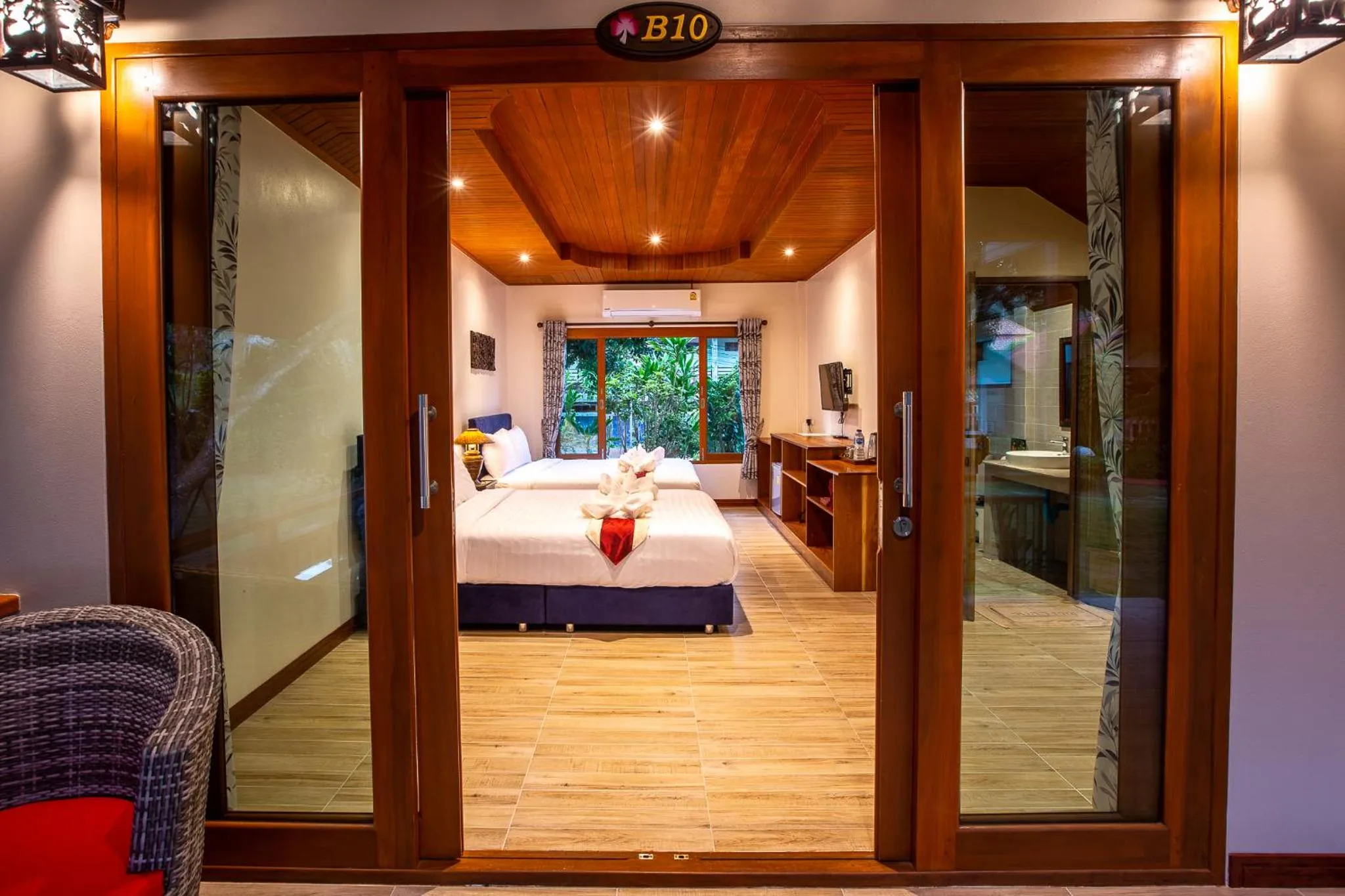 Bed in Nice Beach Resort Koh Pha-ngan