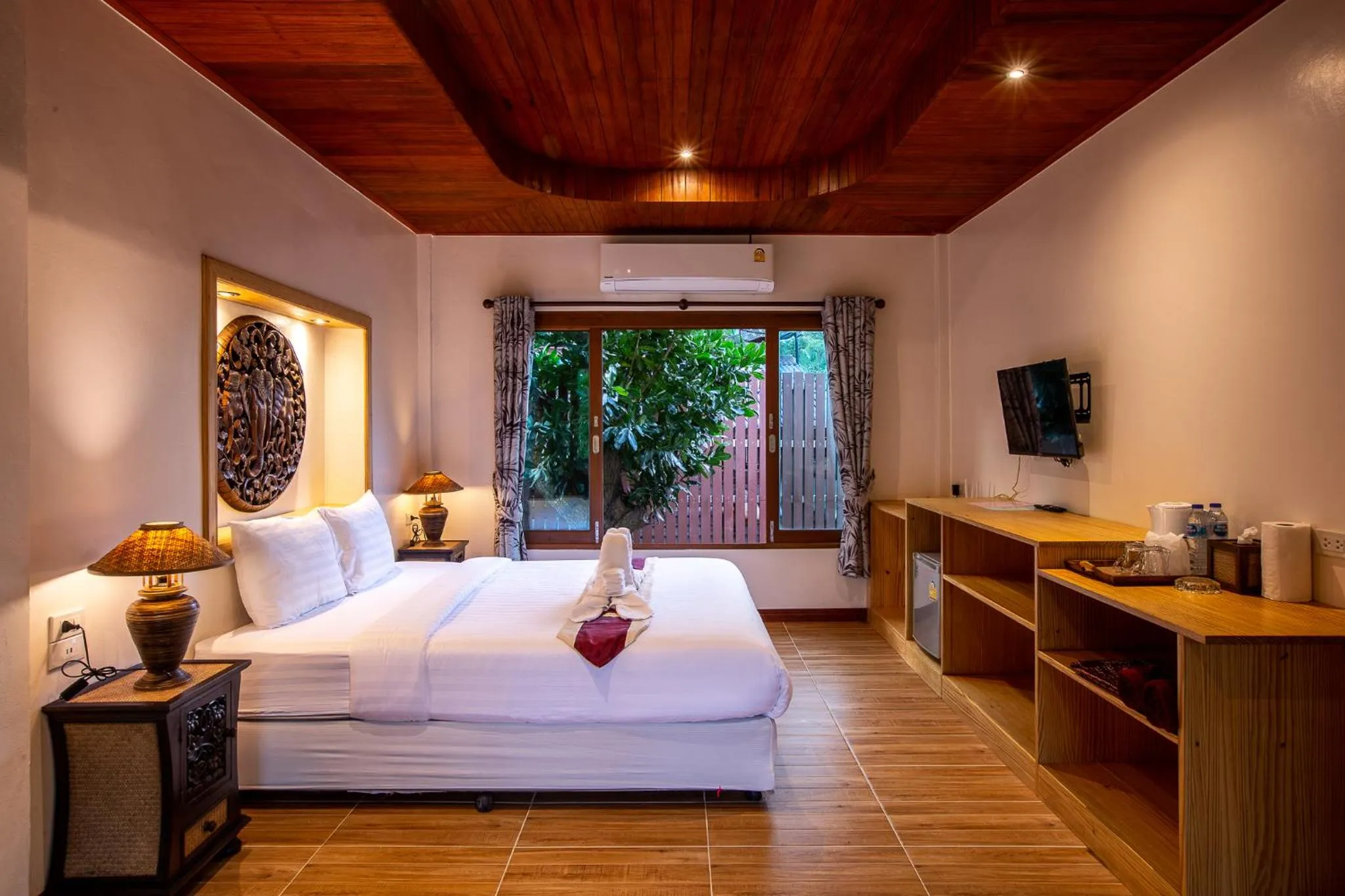 Bed in Nice Beach Resort Koh Pha-ngan