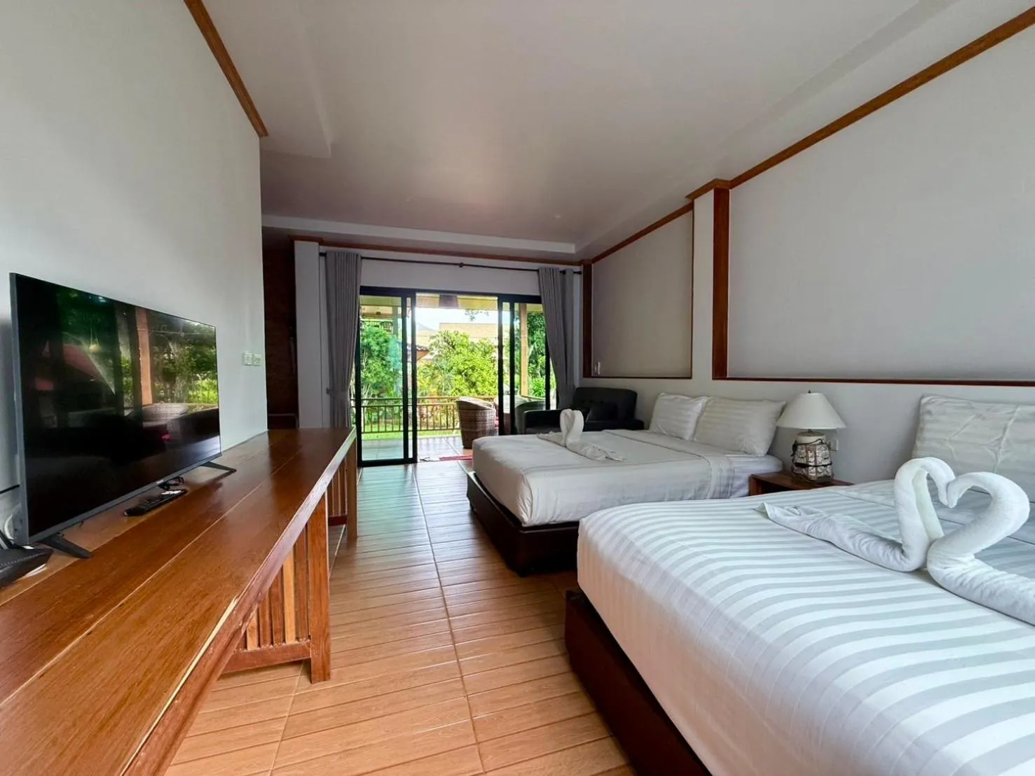 Photo of the whole room, Bed in Nice Beach Resort Koh Pha-ngan