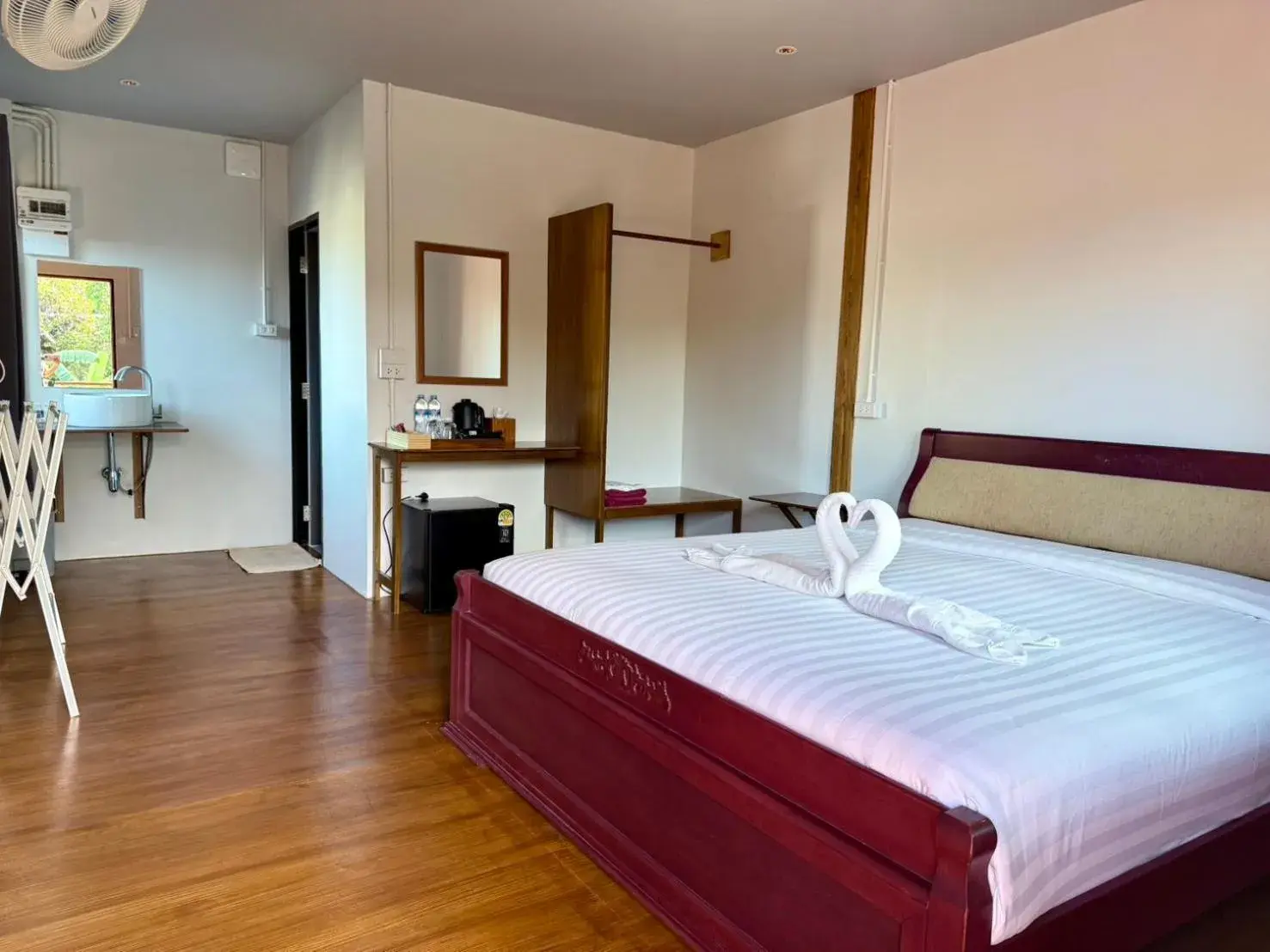 Budget Room with Fan in Nice Beach Resort Koh Pha-ngan Budget Room with Fan in Nice Beach Resort Koh Pha-ngan