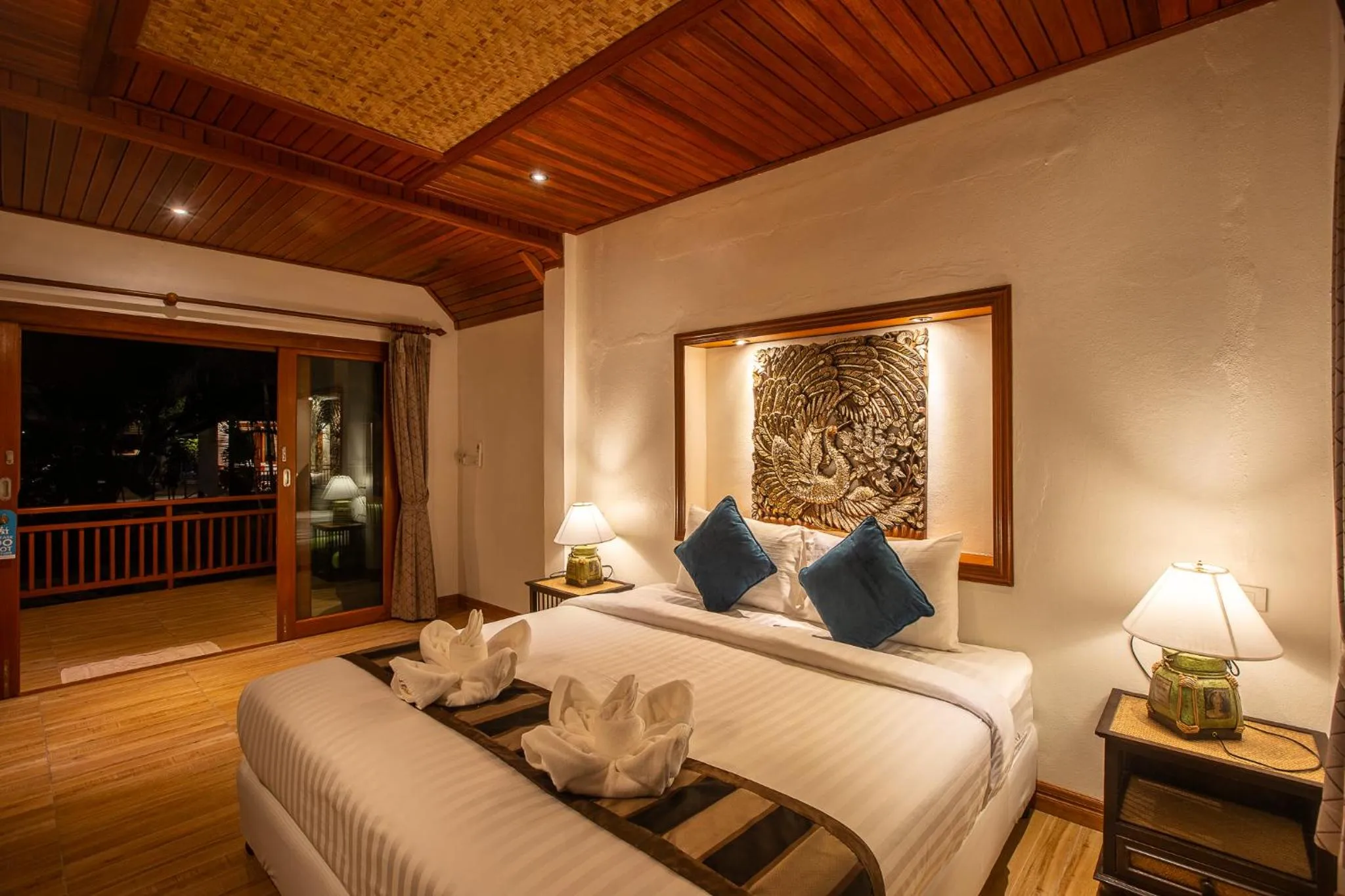 Bed in Nice Beach Resort Koh Pha-ngan