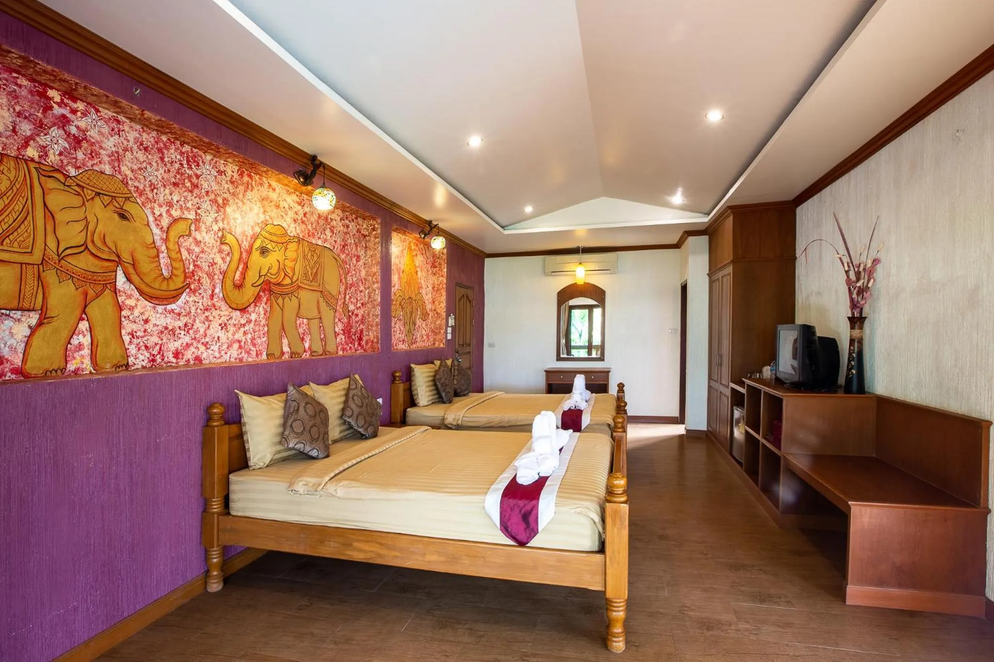 Bed in Nice Beach Resort Koh Pha-ngan