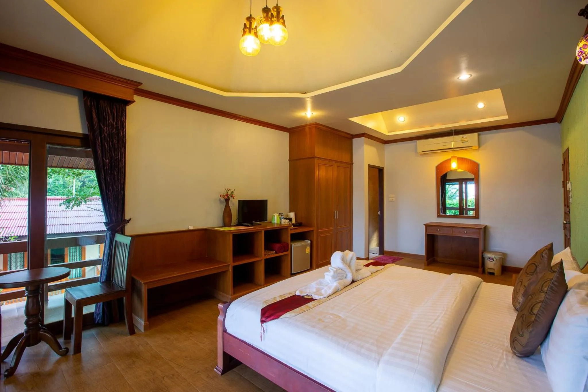 Bed in Nice Beach Resort Koh Pha-ngan