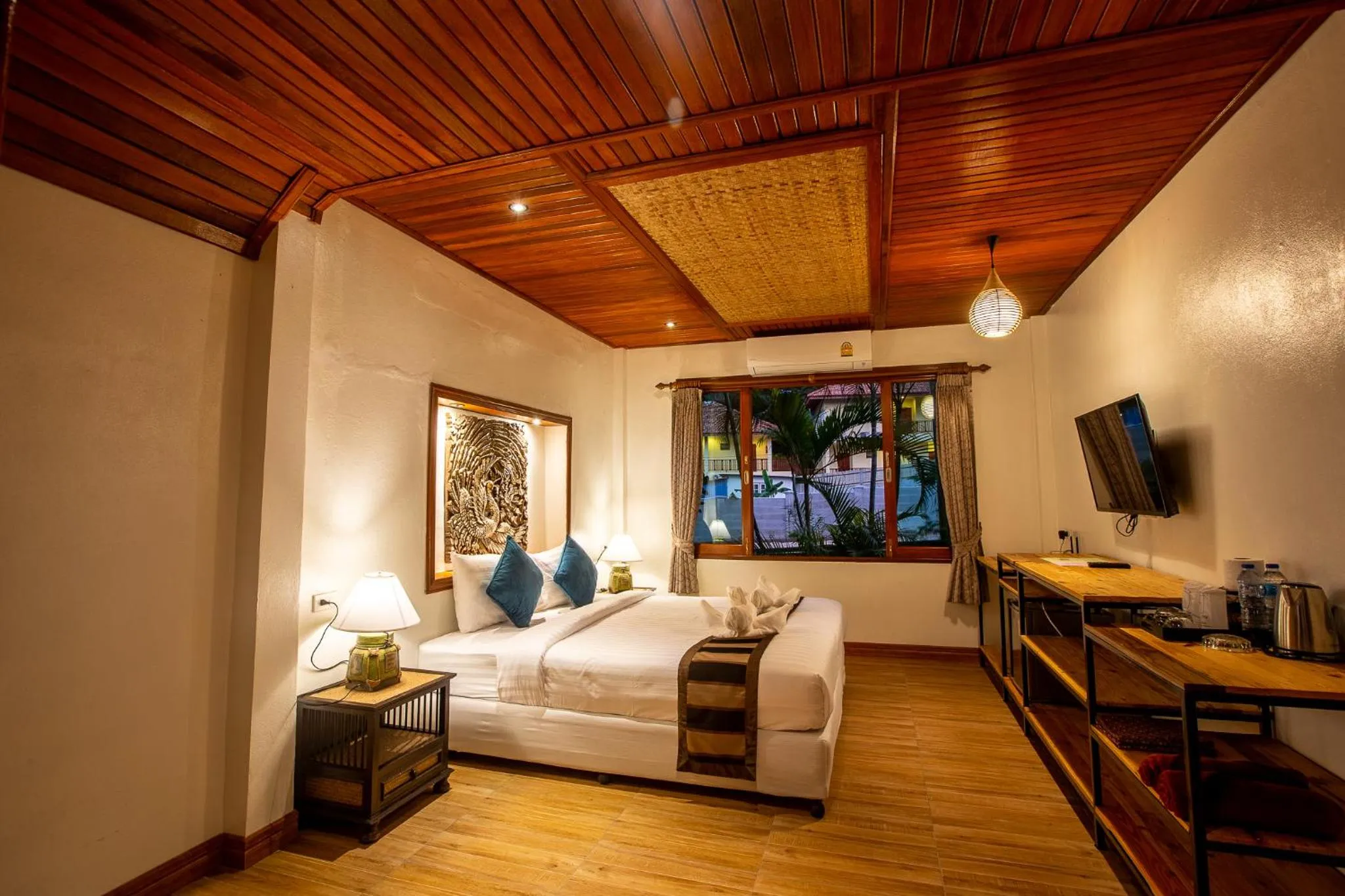 Photo of the whole room, Bed in Nice Beach Resort Koh Pha-ngan