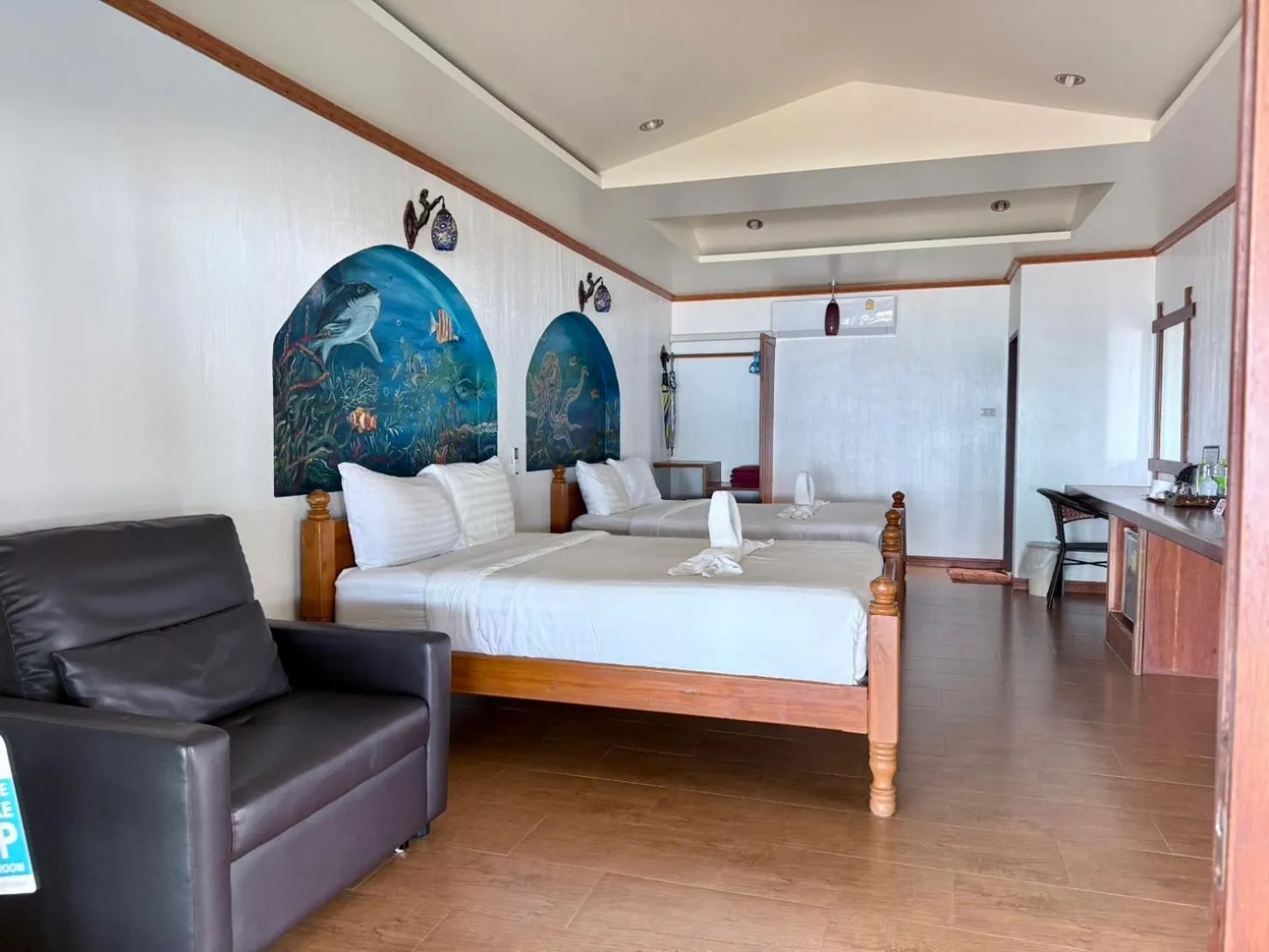 Photo of the whole room, Bed in Nice Beach Resort Koh Pha-ngan