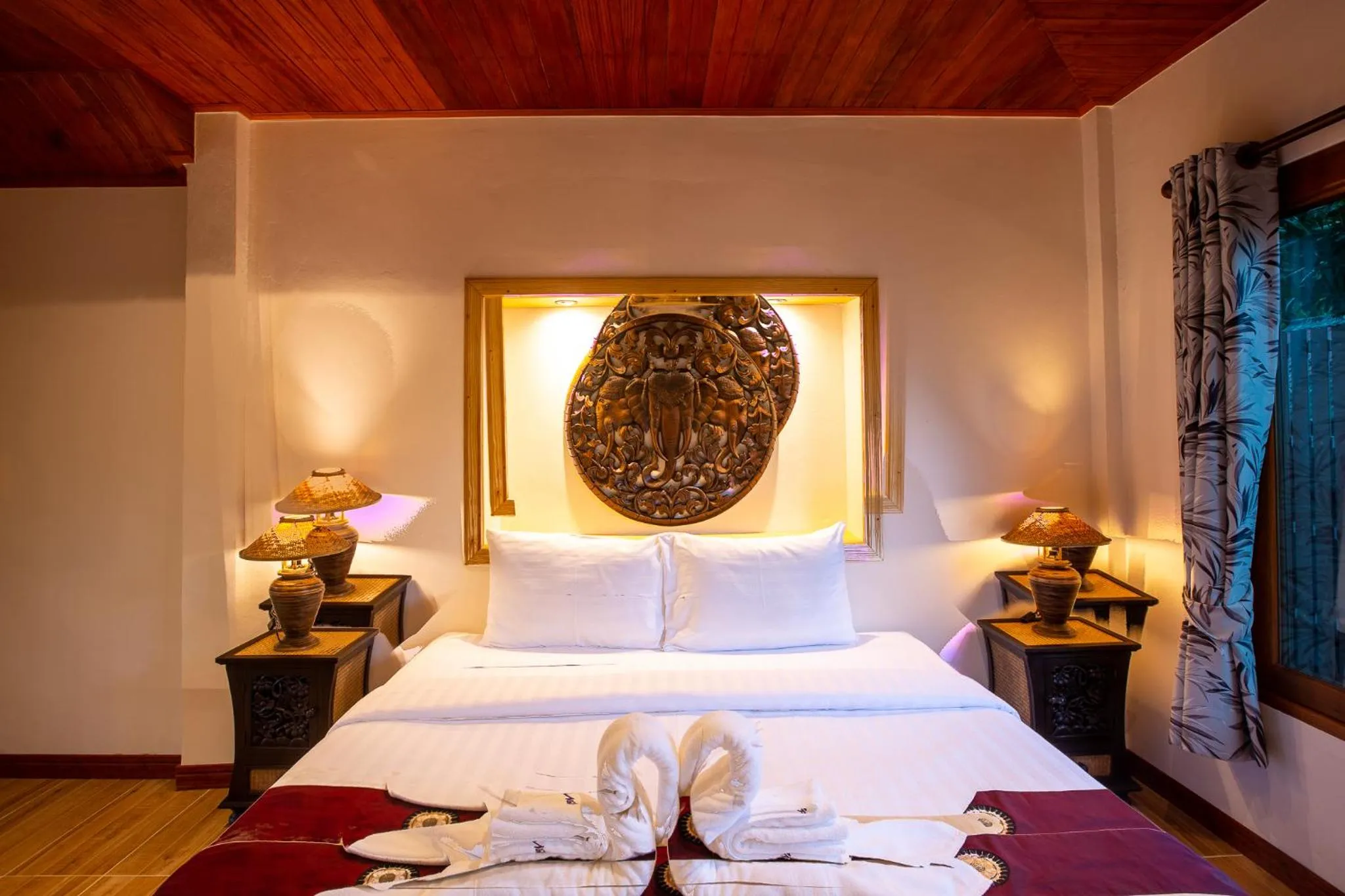 Bed in Nice Beach Resort Koh Pha-ngan