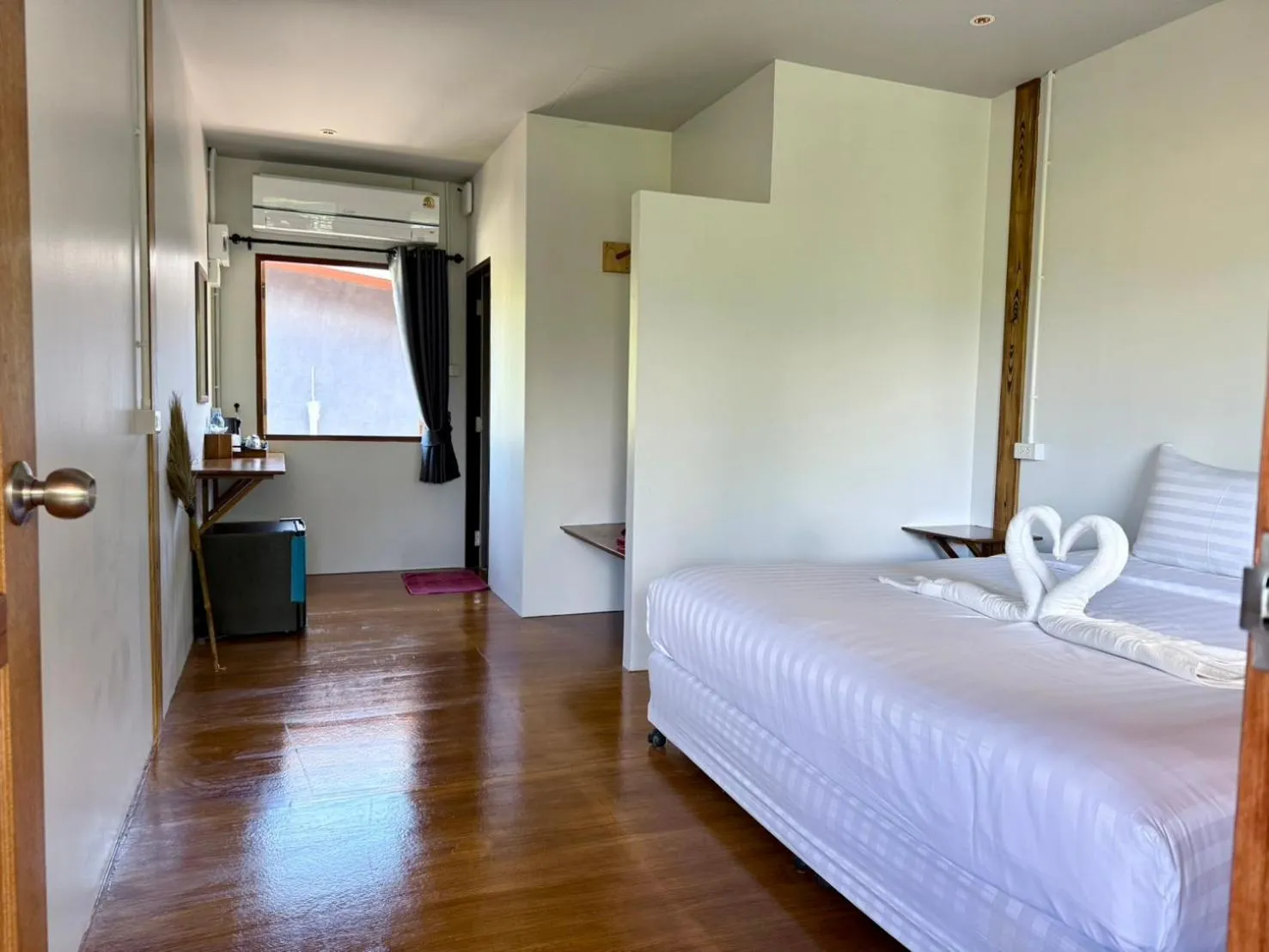 Photo of the whole room, Bed in Nice Beach Resort Koh Pha-ngan