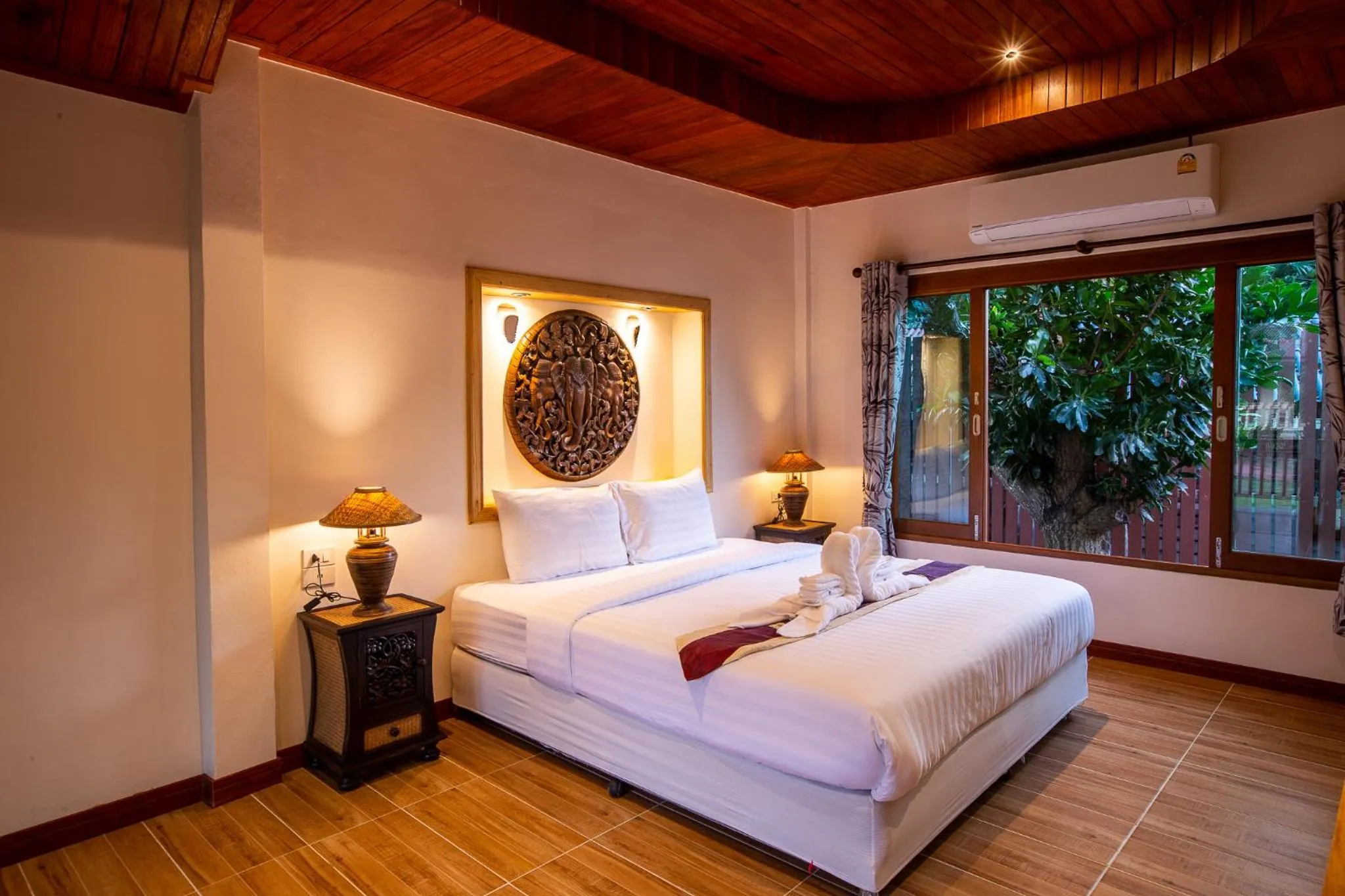 Bed in Nice Beach Resort Koh Pha-ngan