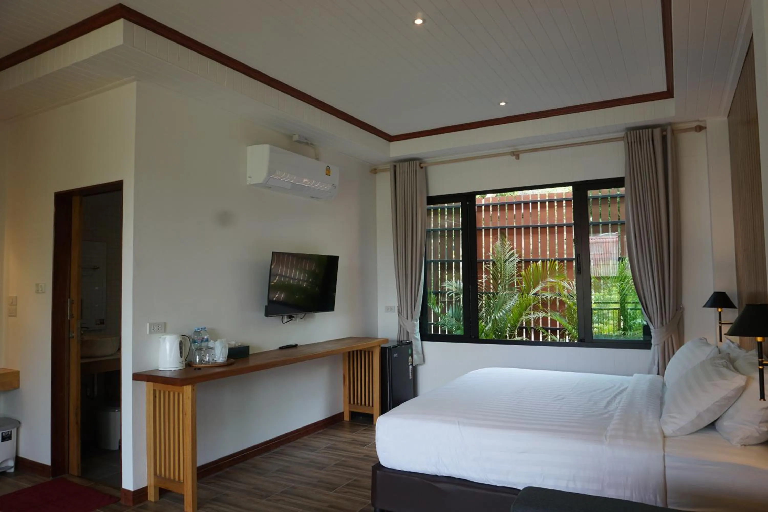 Photo of the whole room, Bed in Nice Beach Resort Koh Pha-ngan