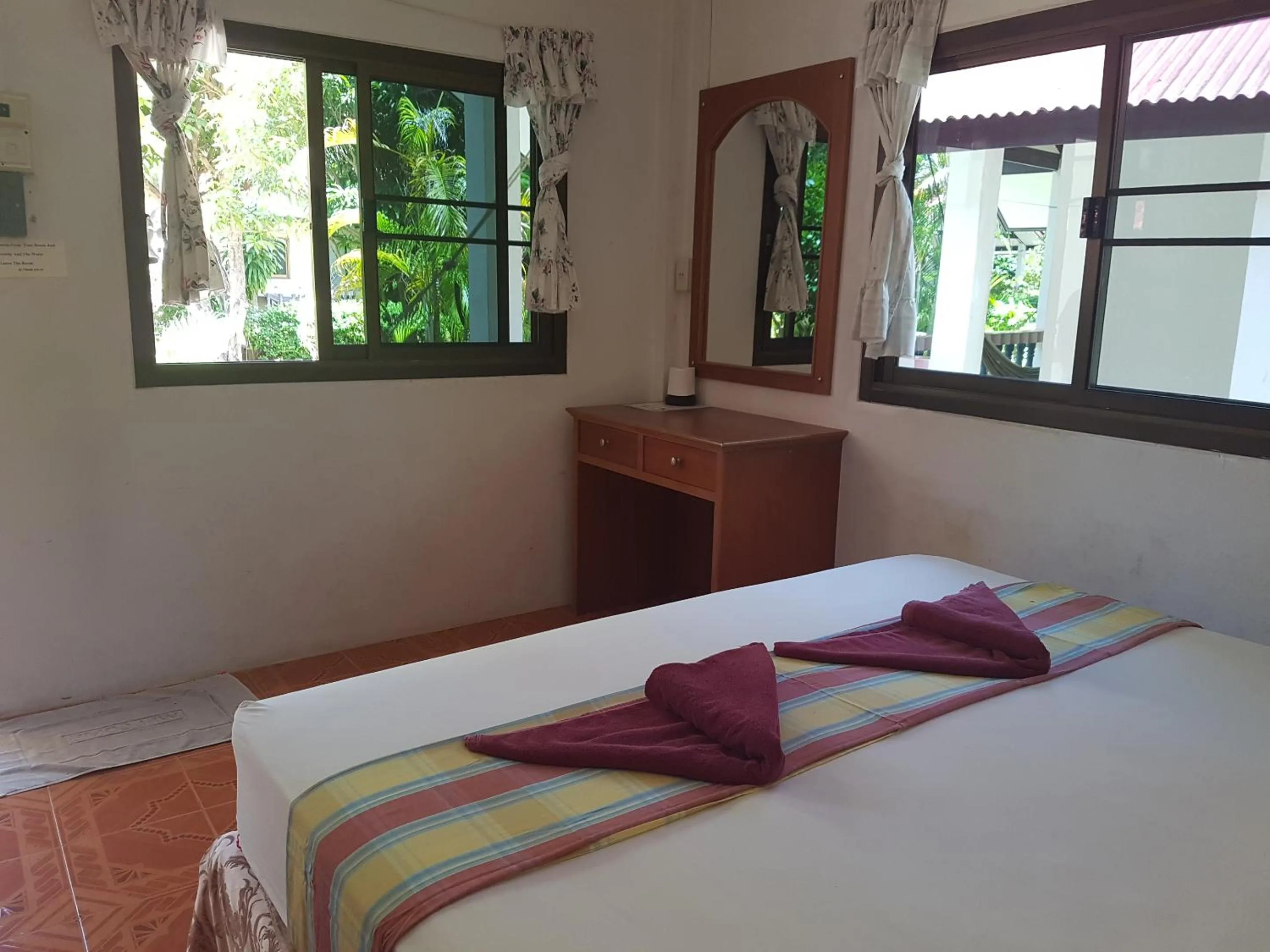 Bed in Nice Beach Resort Koh Pha-ngan