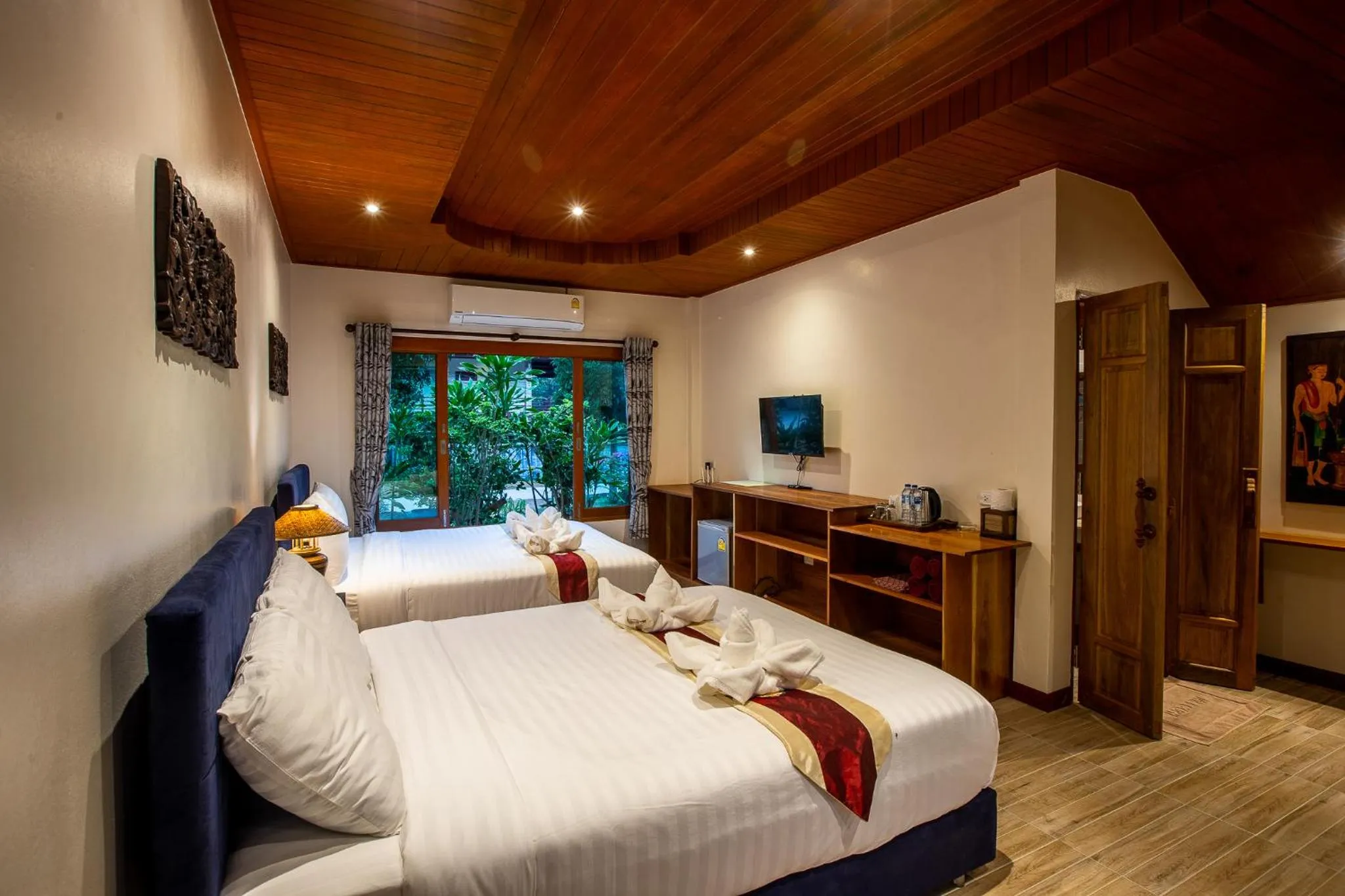 Bed in Nice Beach Resort Koh Pha-ngan