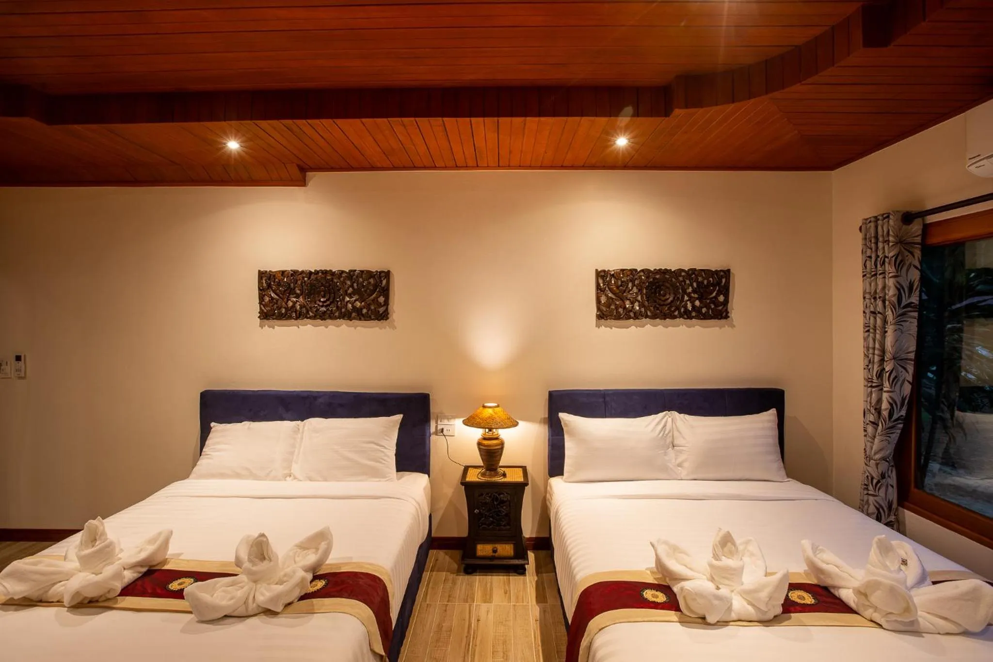 Bed in Nice Beach Resort Koh Pha-ngan