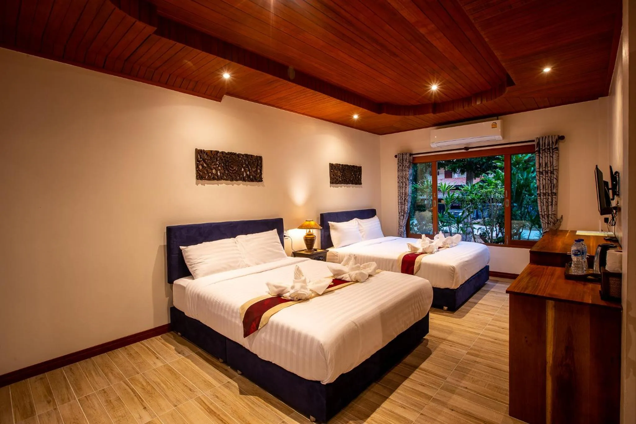 Bed in Nice Beach Resort Koh Pha-ngan