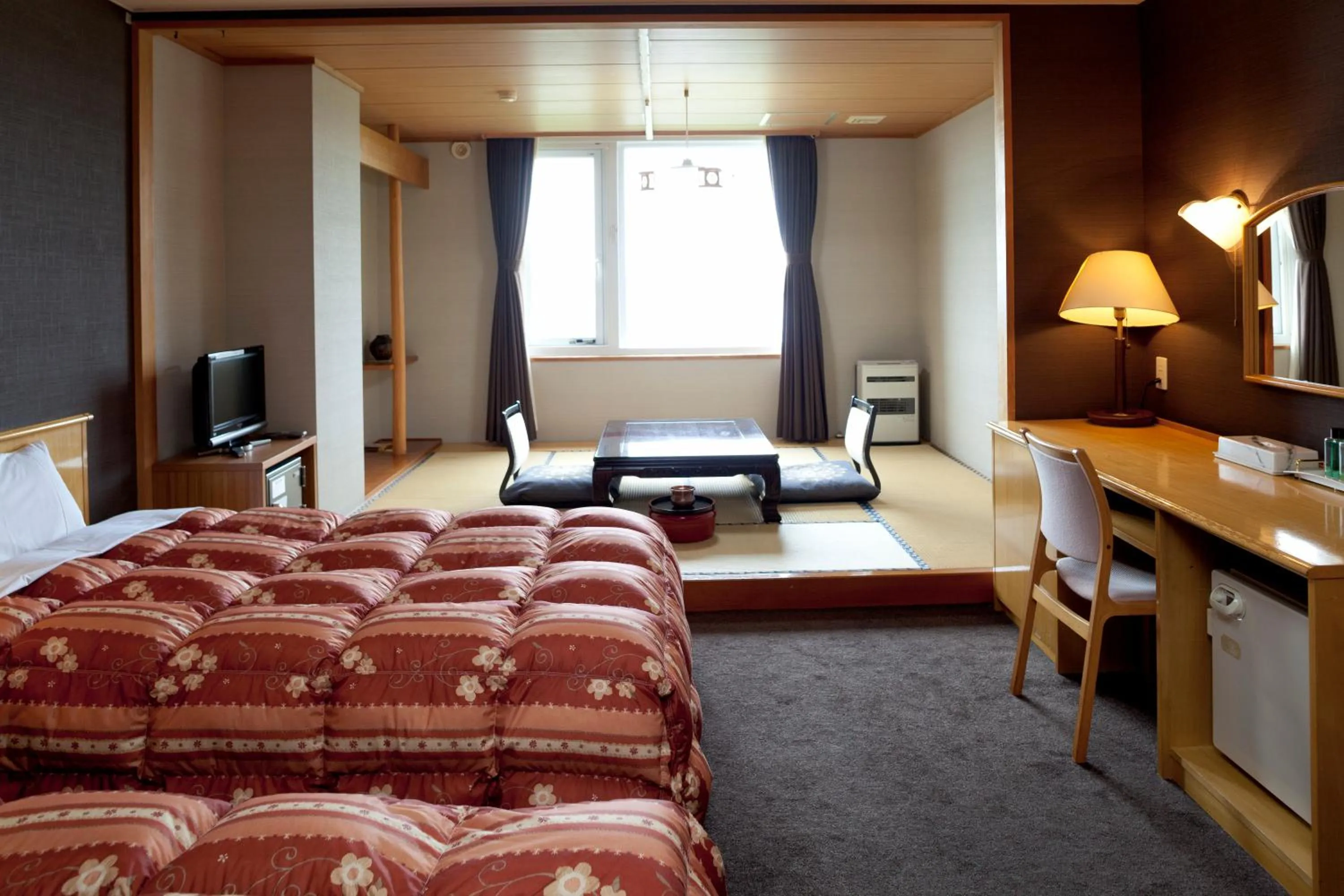 Lake view, Bed in Abashiri Kanko Hotel