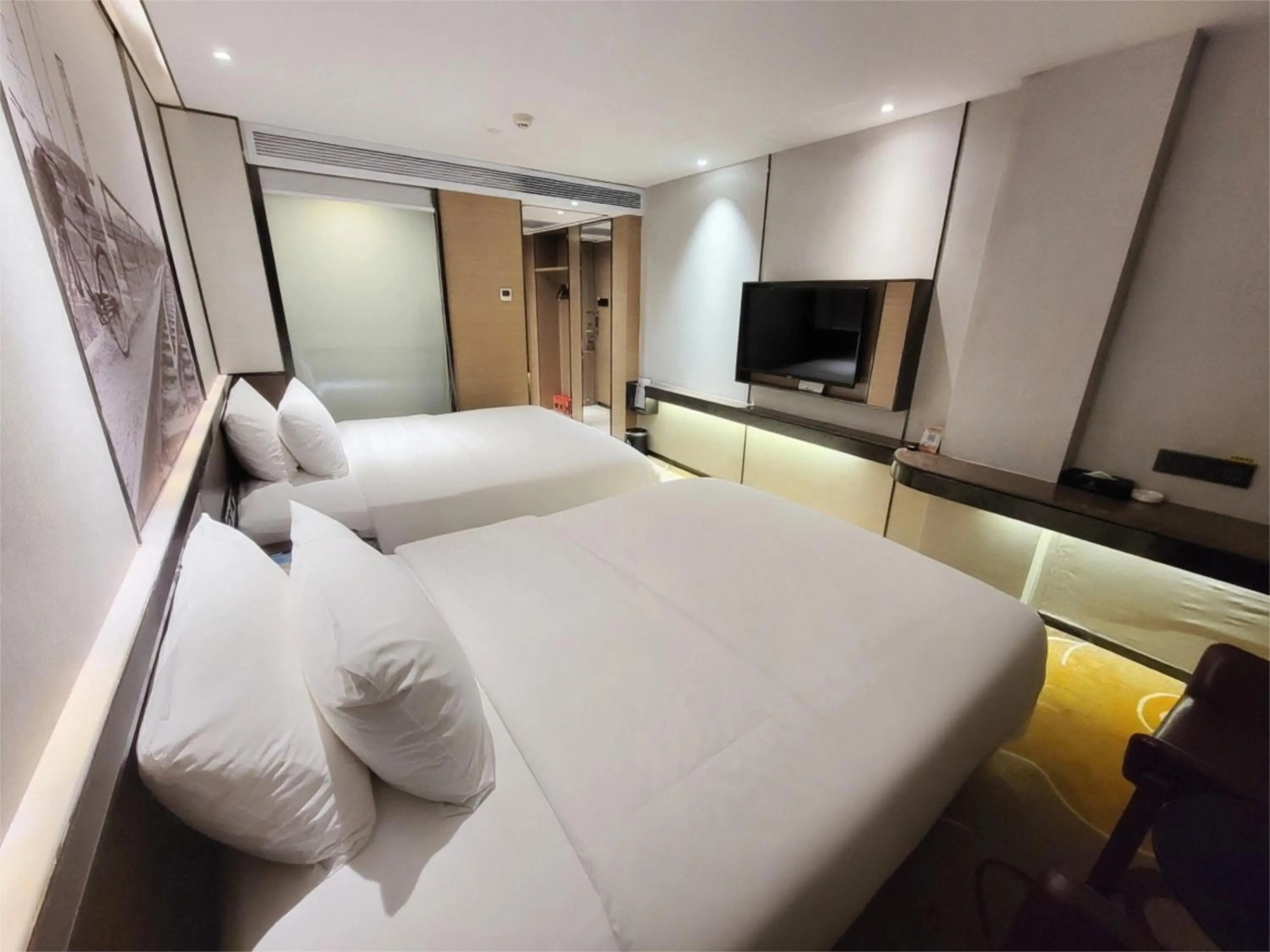 Bed in Guangdong Baiyun City Hotel