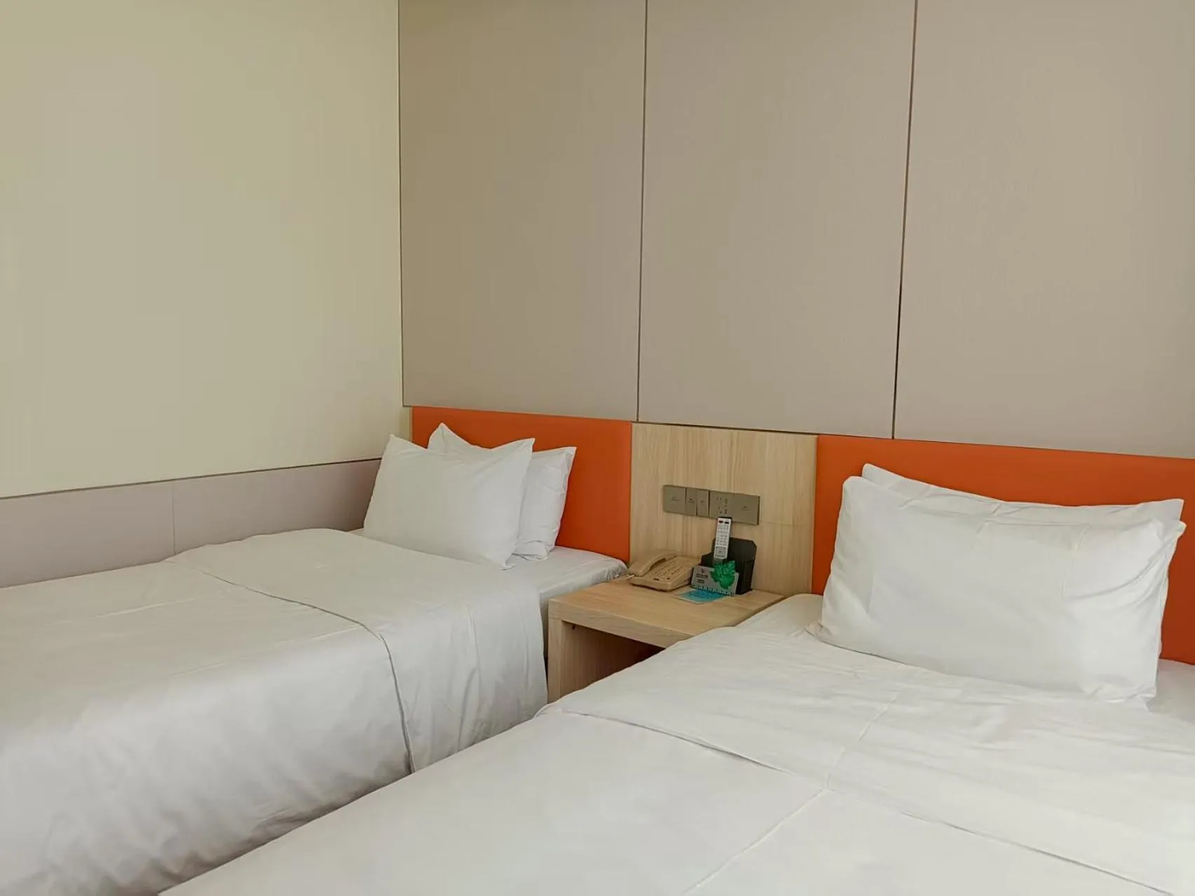 Bed in Guangdong Baiyun City Hotel