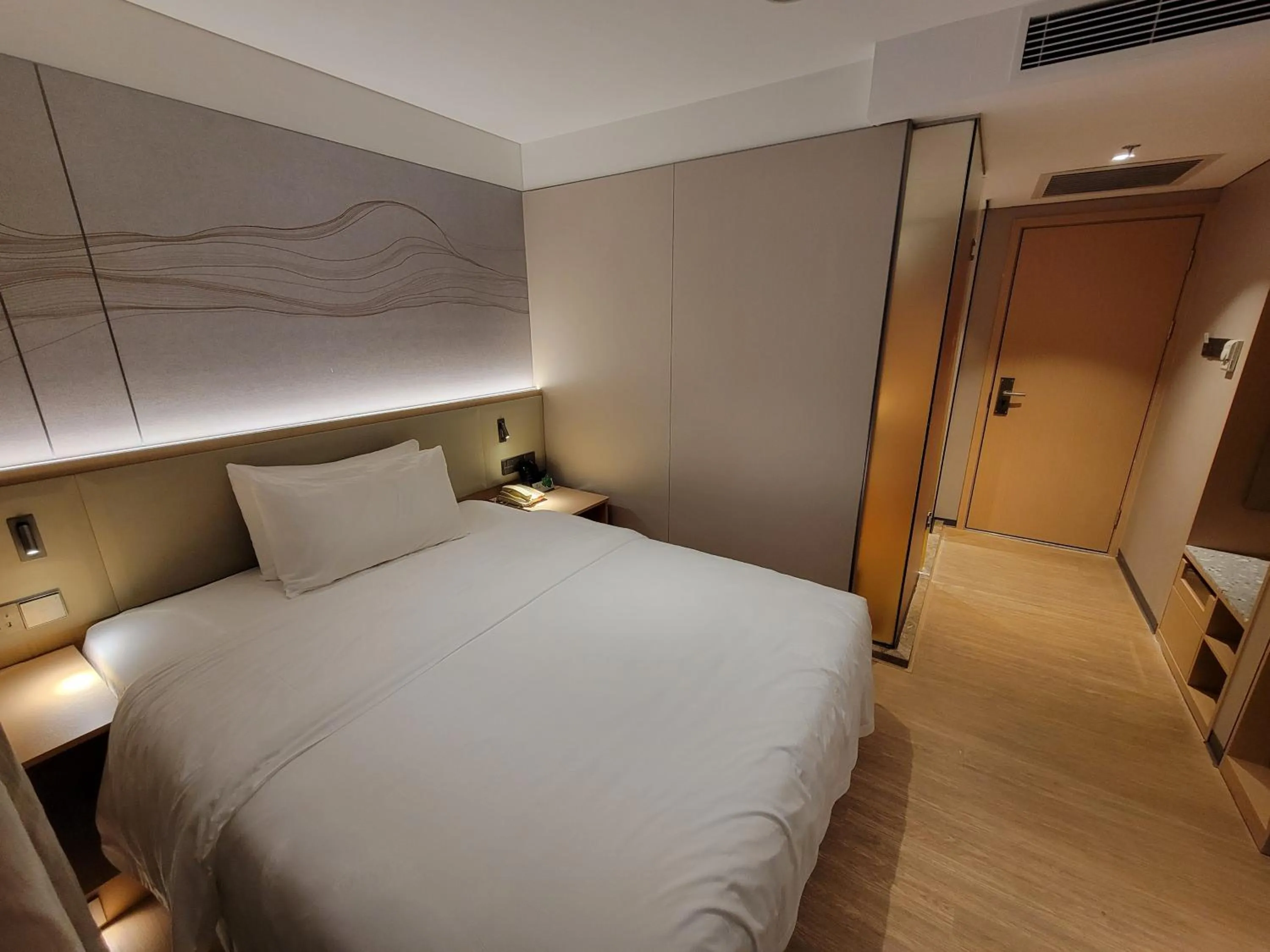 Bed in Guangdong Baiyun City Hotel