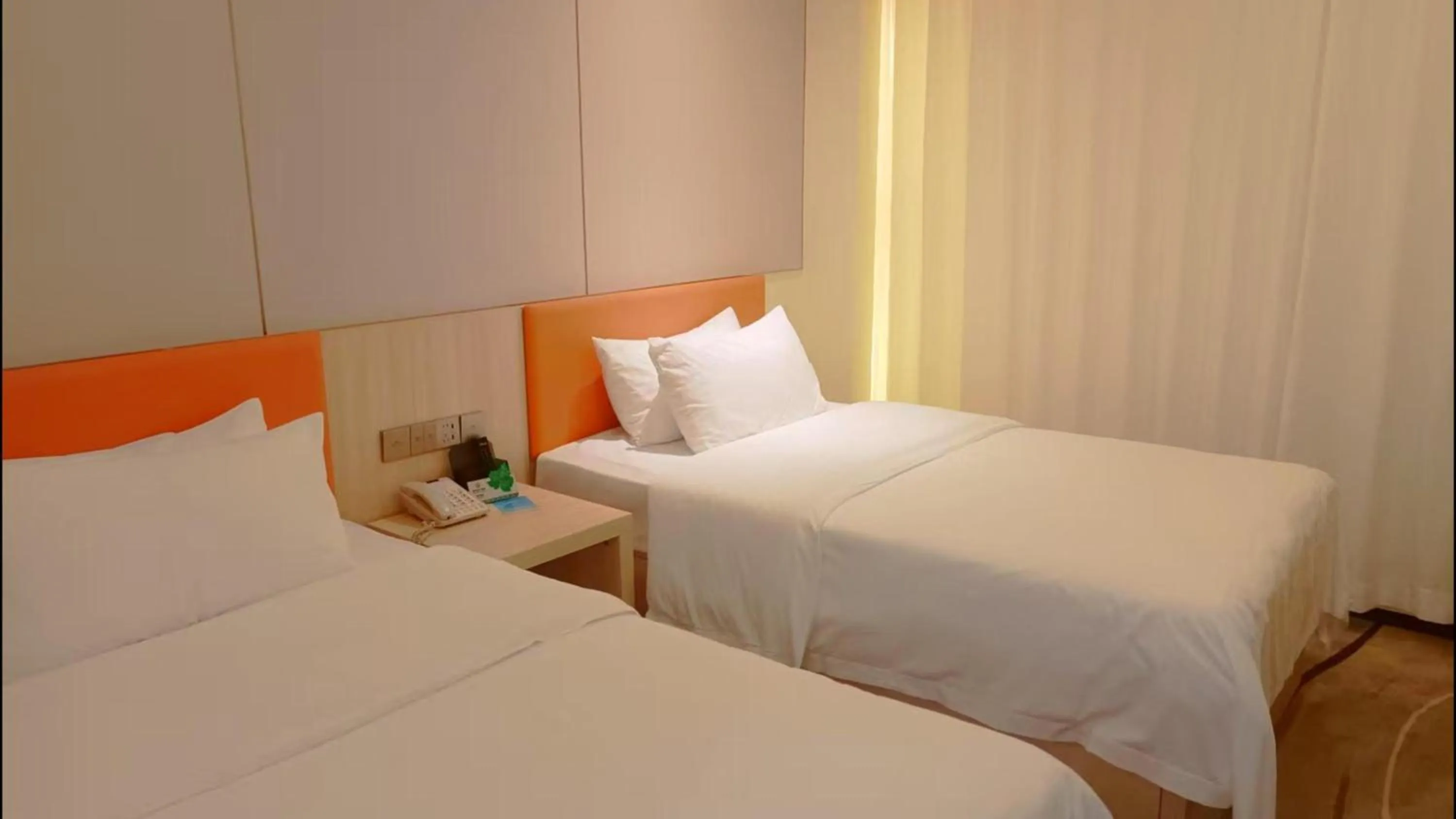 Bed in Guangdong Baiyun City Hotel