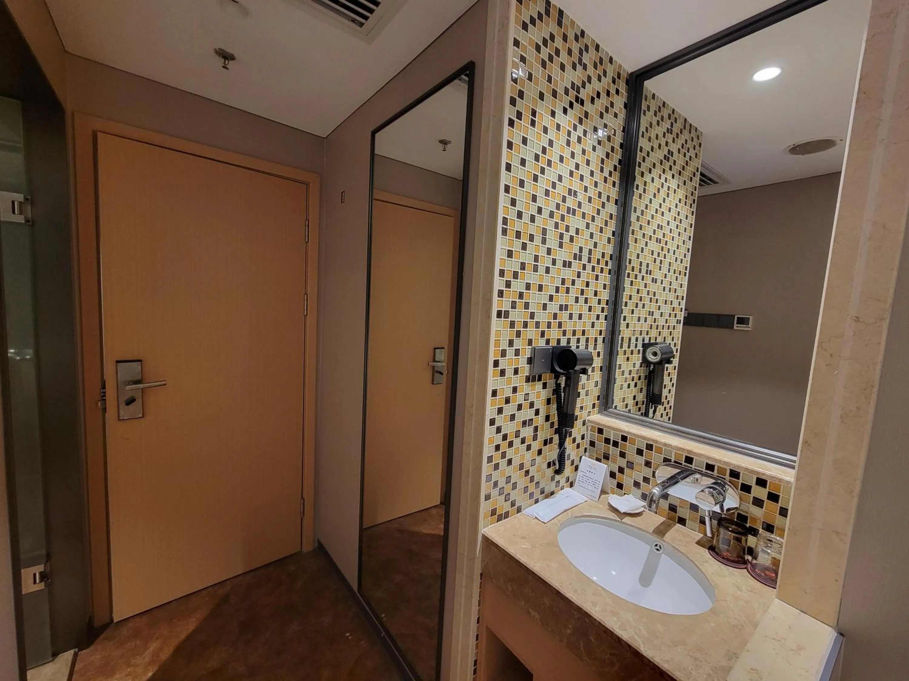 Guangdong Baiyun City Hotel