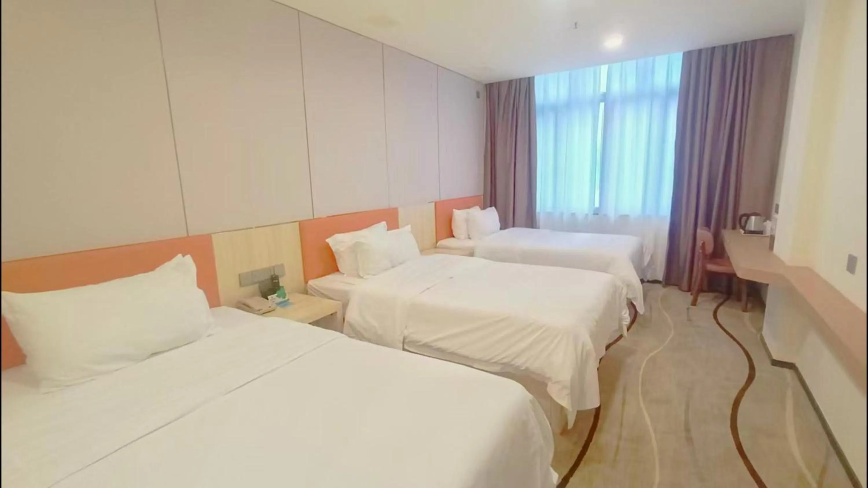 Bed in Guangdong Baiyun City Hotel