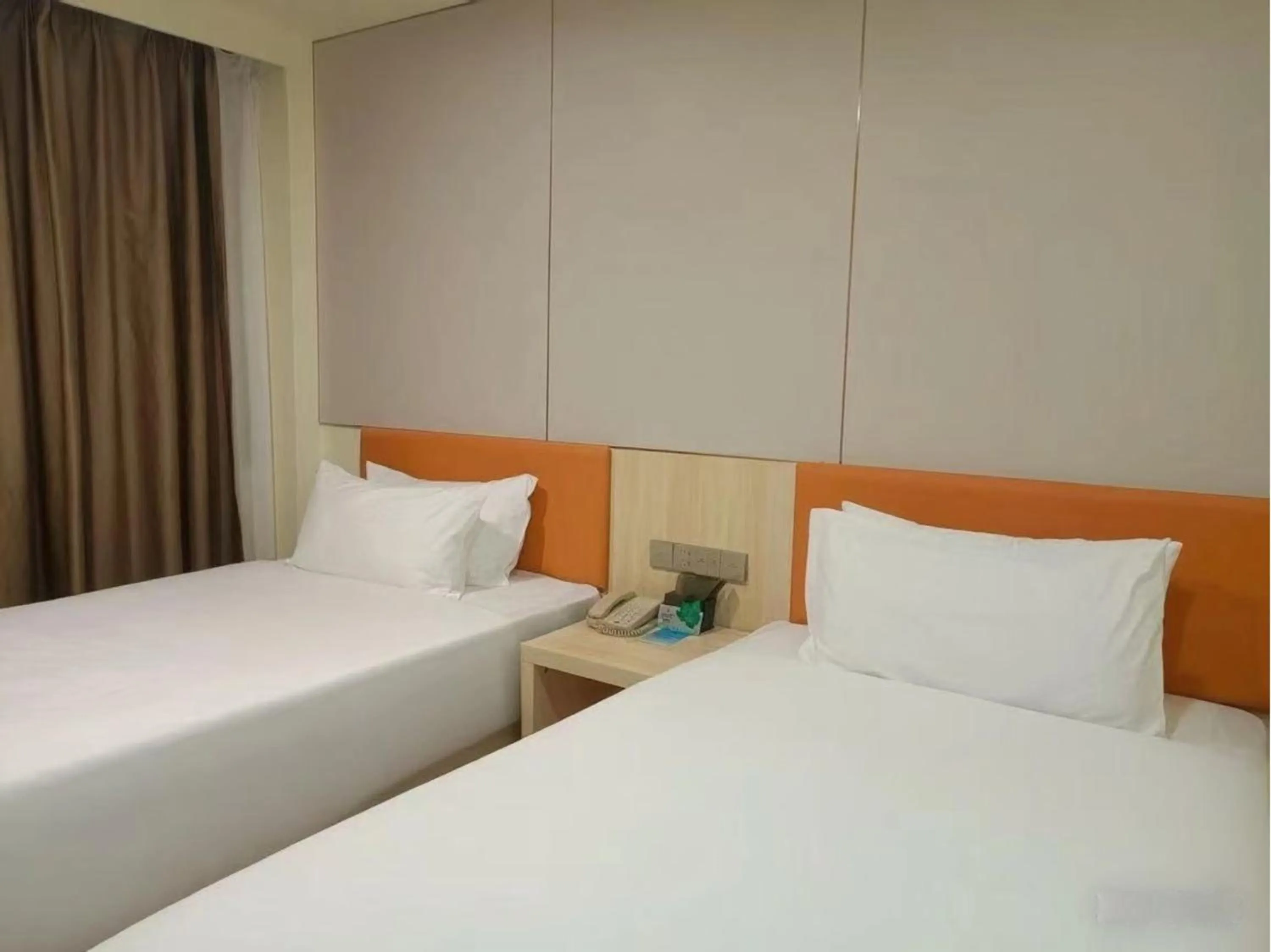 Bed in Guangdong Baiyun City Hotel