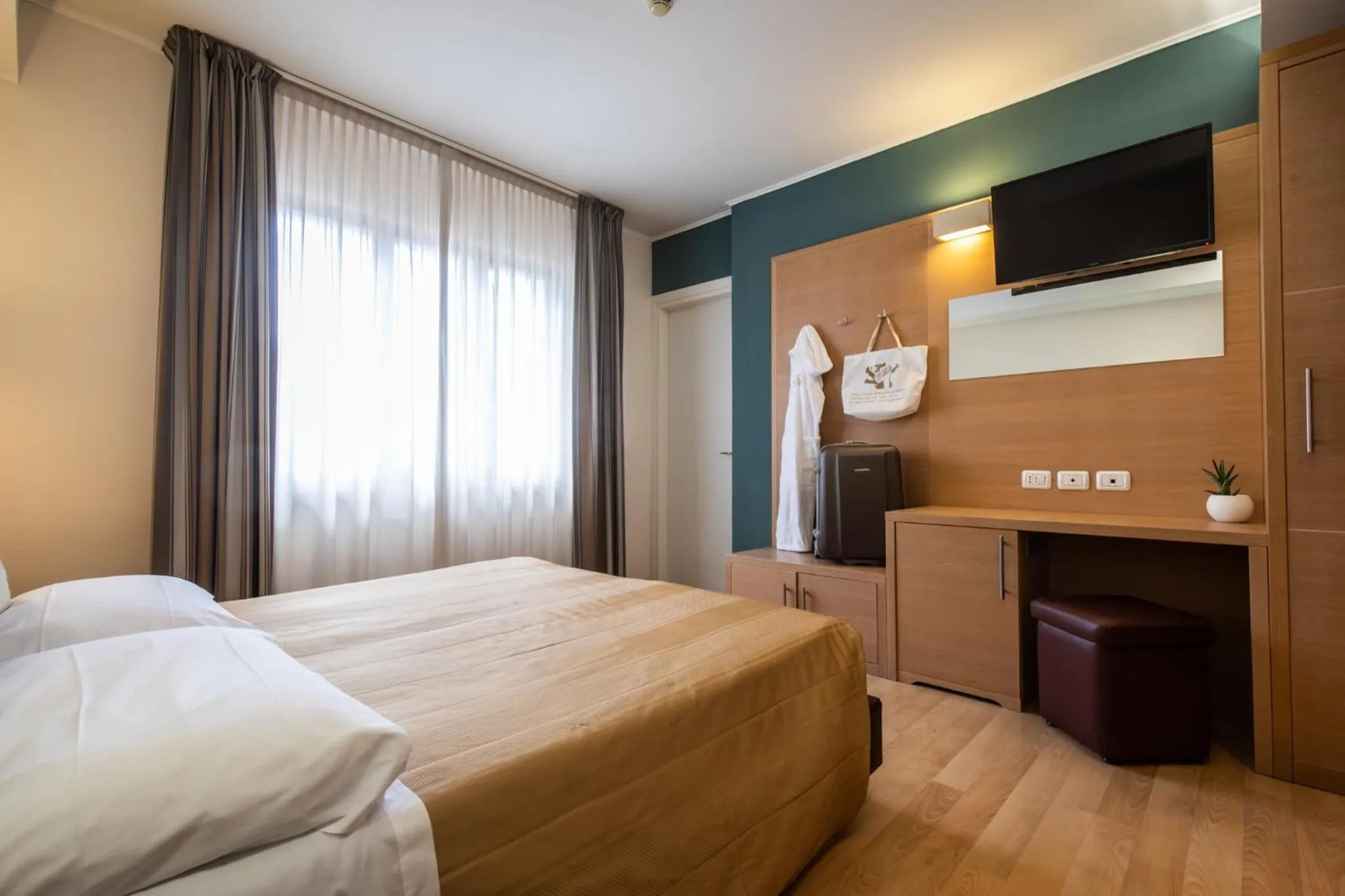 Bedroom, Bed in Hotel Centro Benessere Gardel