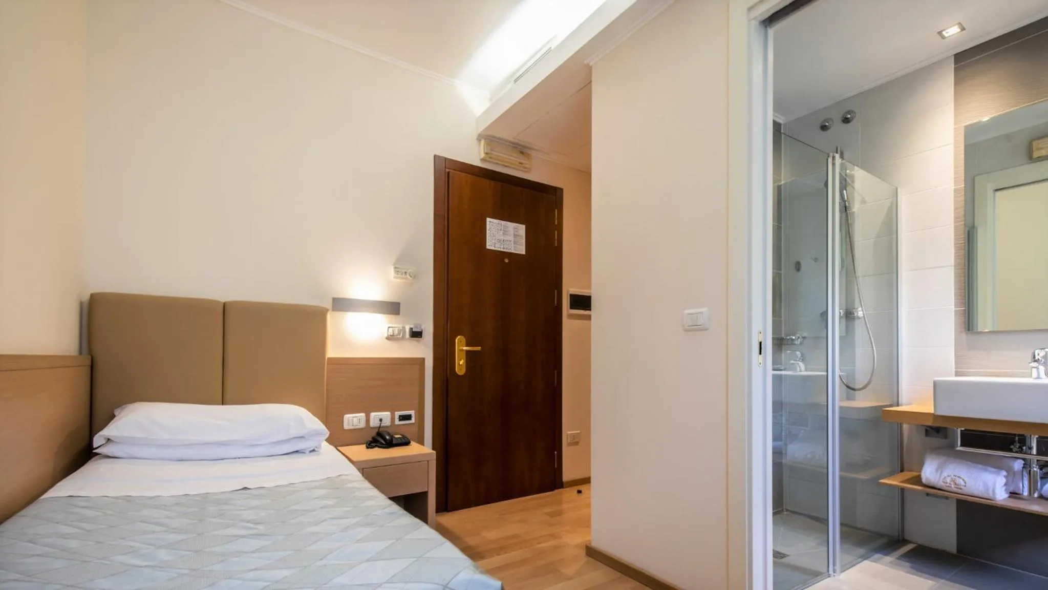 Bedroom, Bed in Hotel Centro Benessere Gardel