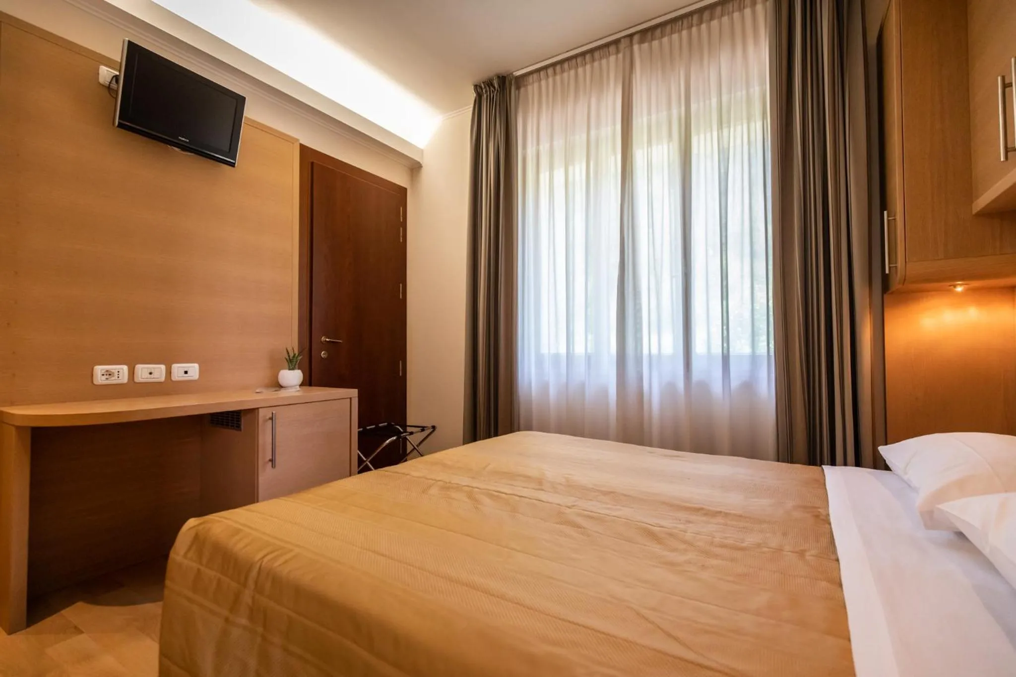 Bedroom, Bed in Hotel Centro Benessere Gardel