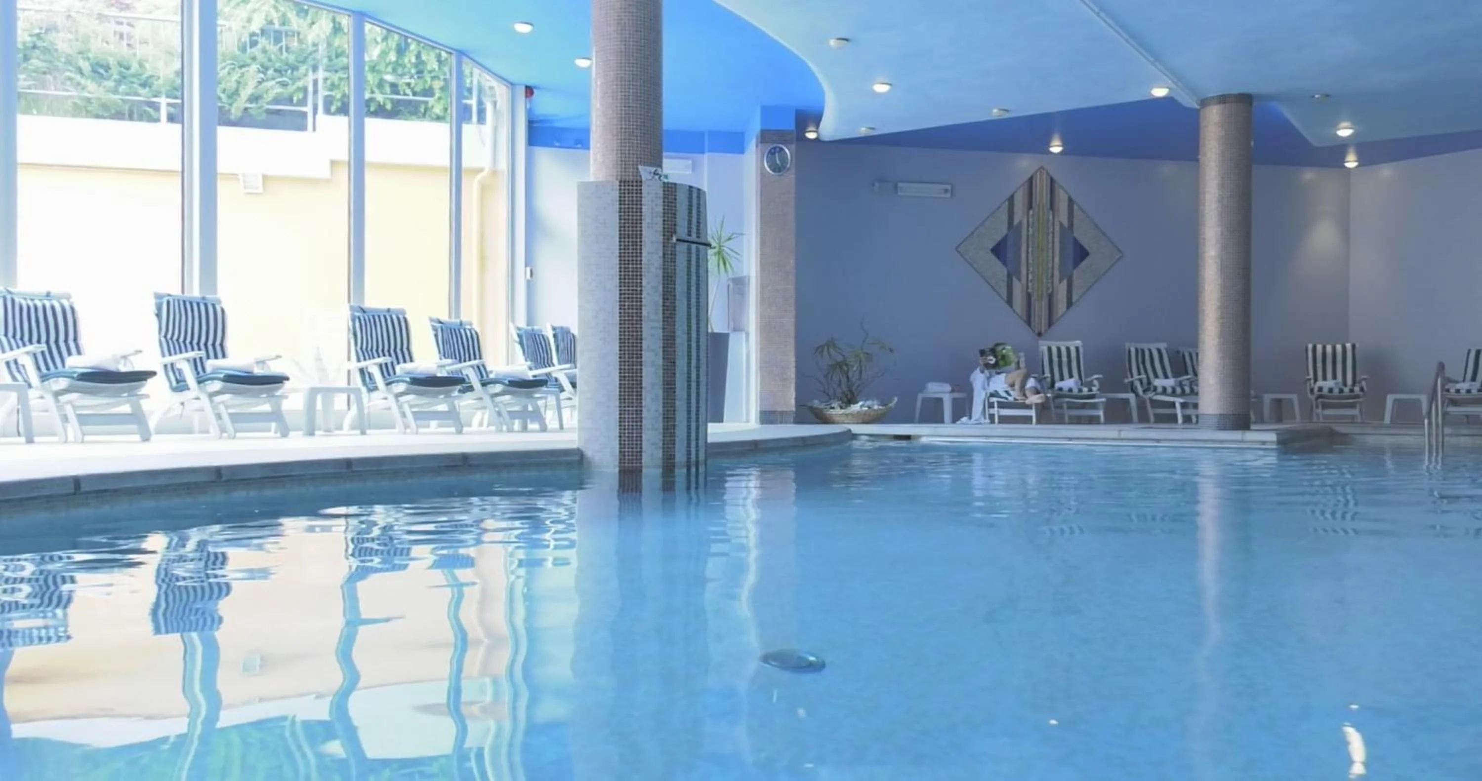 Swimming pool in Hotel Centro Benessere Gardel