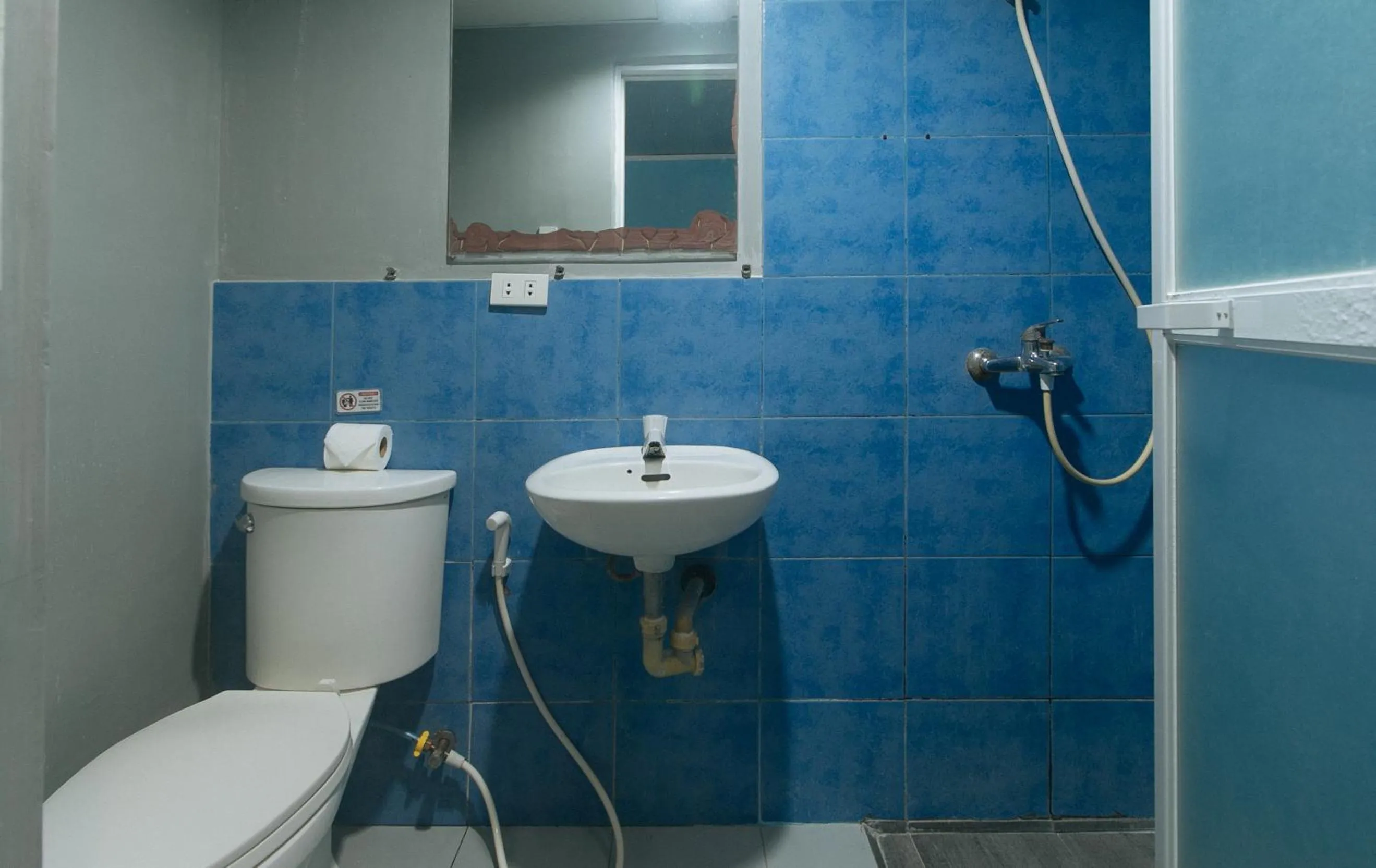 Bathroom in RedDoorz Plus New Era Budget Hotel Mandaue former RedDoorz Plus near UV Mandaue Cebu