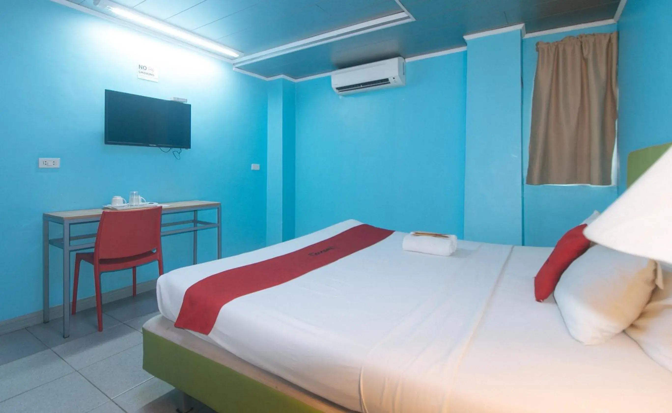 TV and multimedia, Bed in RedDoorz Plus New Era Budget Hotel Mandaue former RedDoorz Plus near UV Mandaue Cebu TV and multimedia, Bed in RedDoorz Plus New Era Budget Hotel Mandaue former RedDoorz Plus near UV Mandaue Cebu