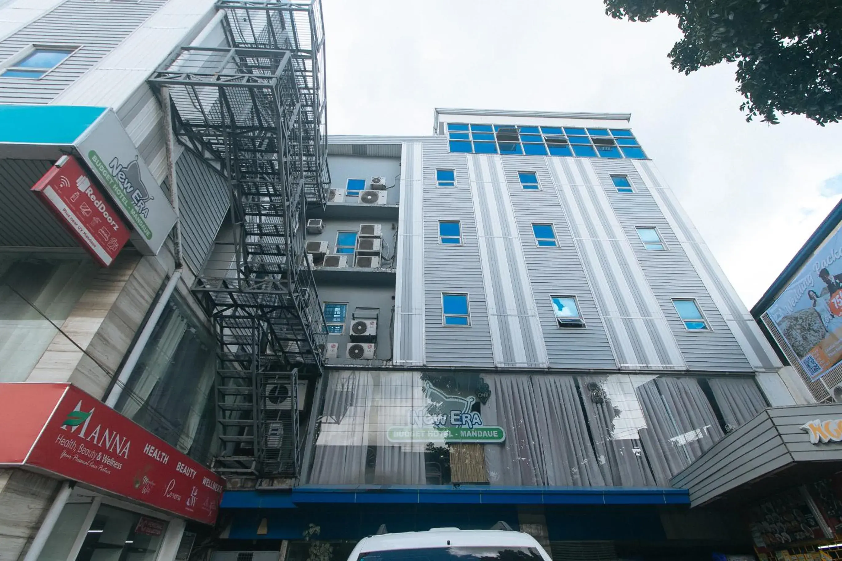 Property building in RedDoorz Plus New Era Budget Hotel Mandaue former RedDoorz Plus near UV Mandaue Cebu Property building in RedDoorz Plus New Era Budget Hotel Mandaue former RedDoorz Plus near UV Mandaue Cebu