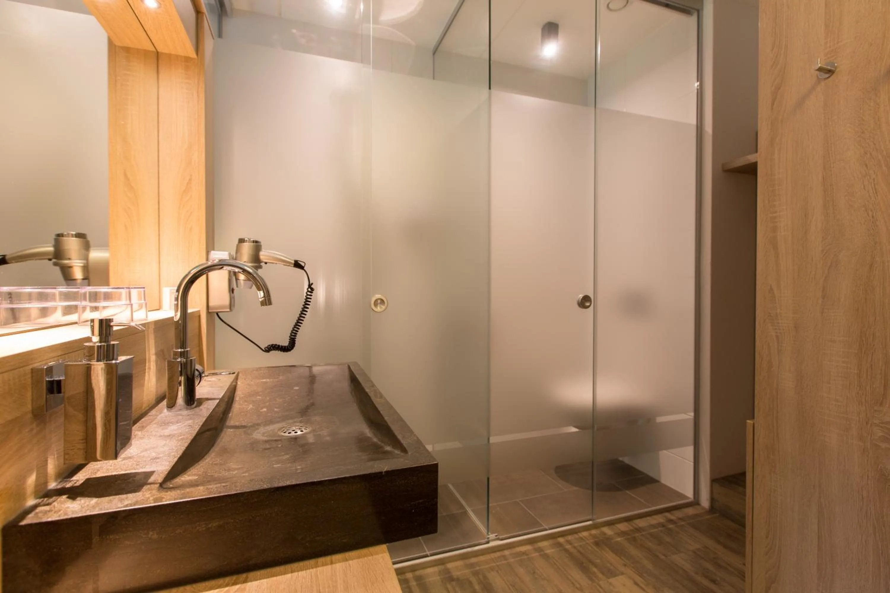 Shower in Hotel Erve Hulsbeek