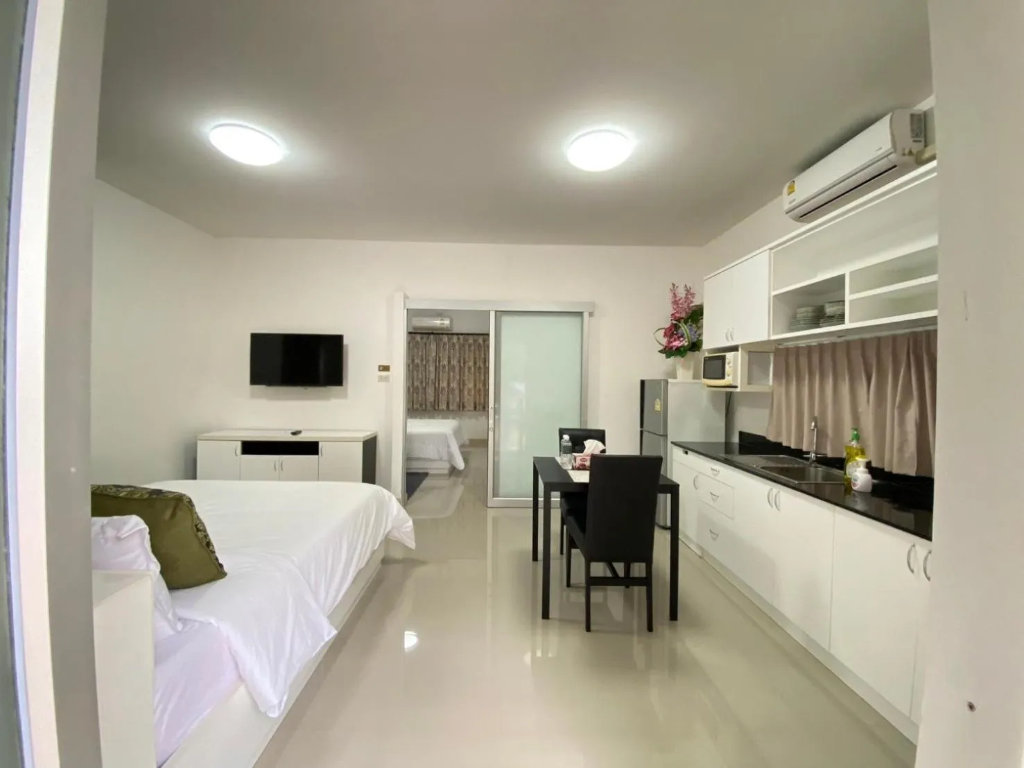 Kitchen or kitchenette, Bed in Baan Pingkan Wellness Resort