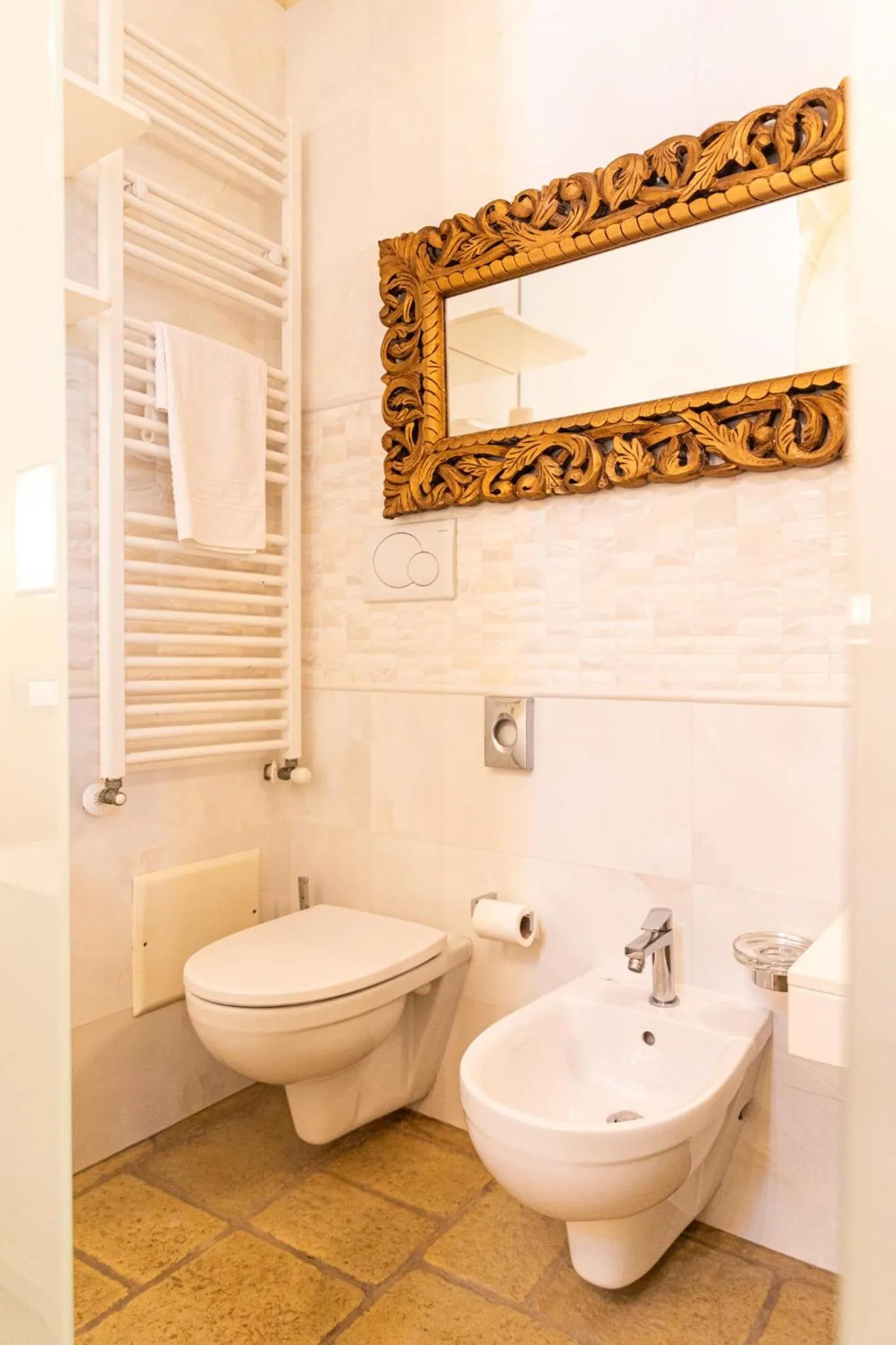 Toilet in Palazzo Aurora