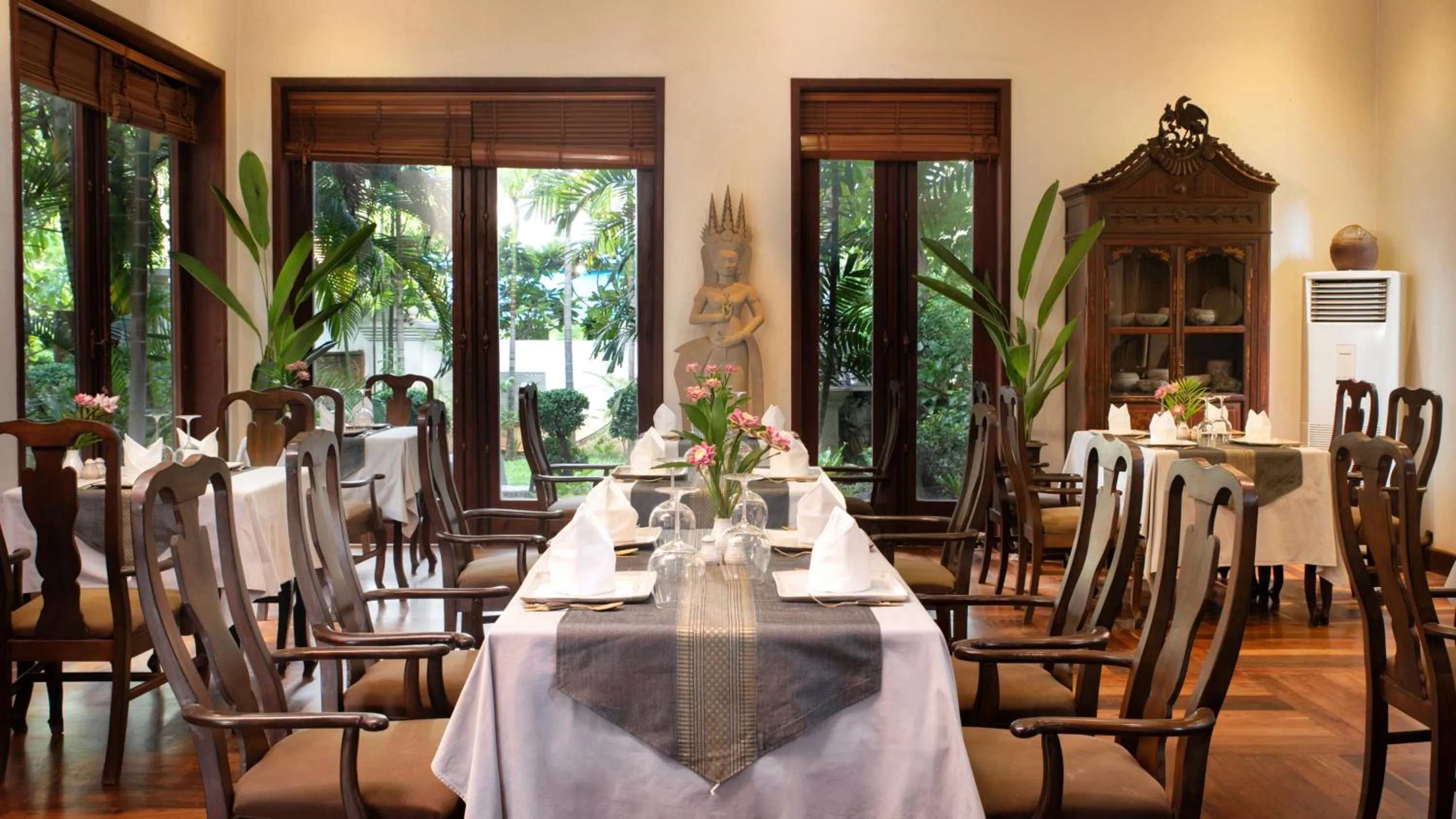 Restaurant/places to eat in Mane History Lovers