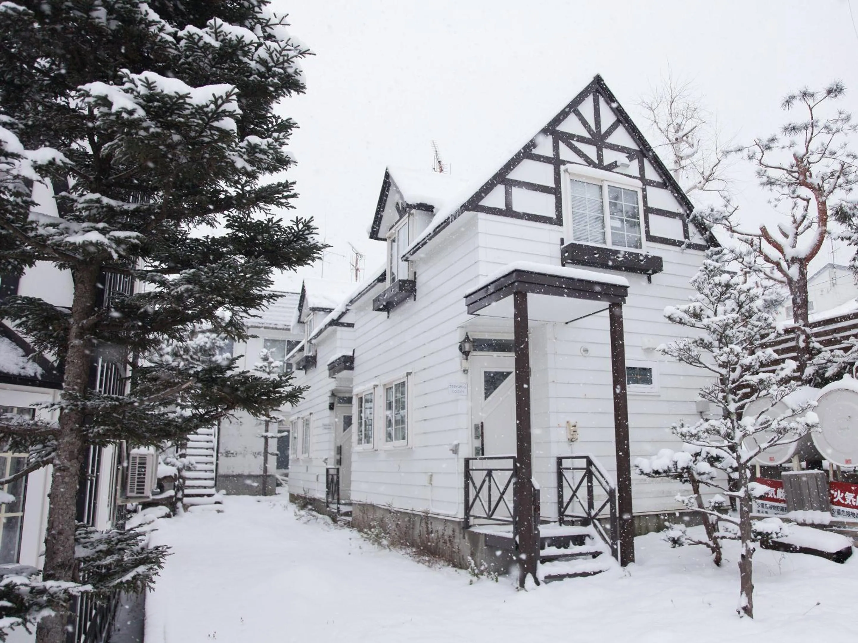 Property building in CHALET BURLAP FURANUI