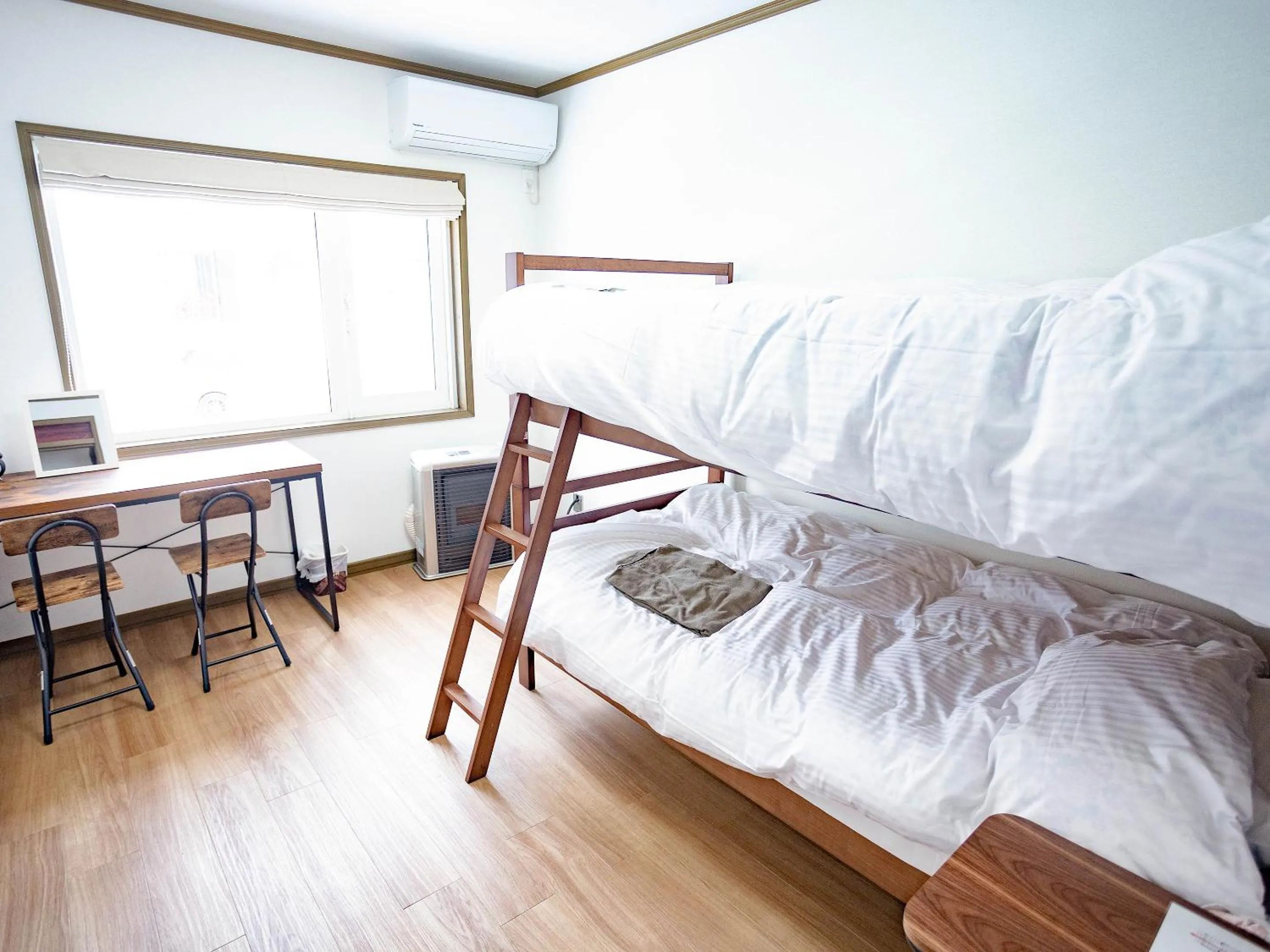 Bedroom, Bed in CHALET BURLAP FURANUI