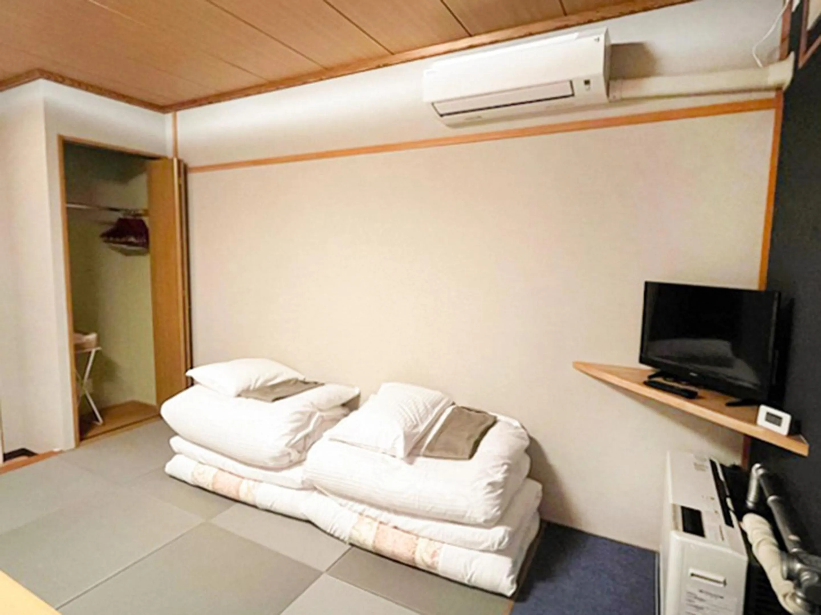 Photo of the whole room, Bed in CHALET BURLAP FURANUI