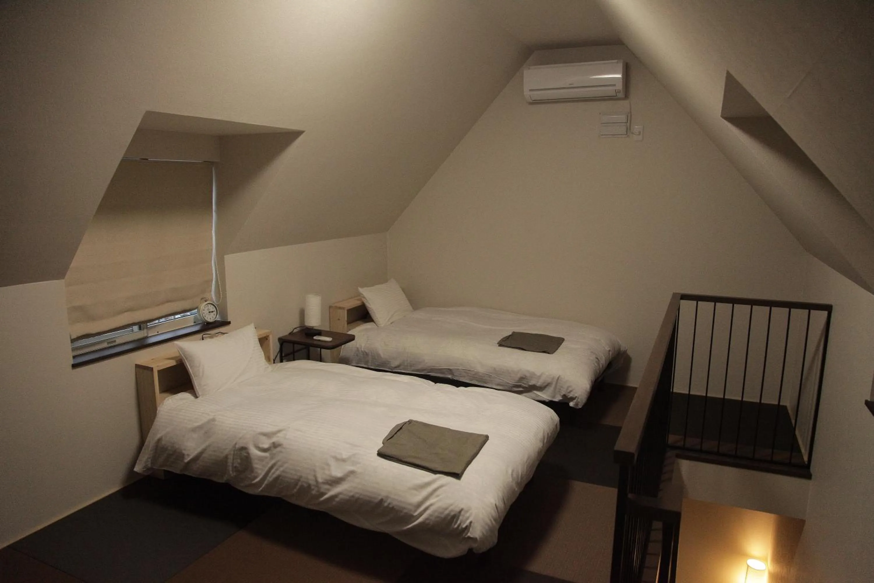 Bed in CHALET BURLAP FURANUI